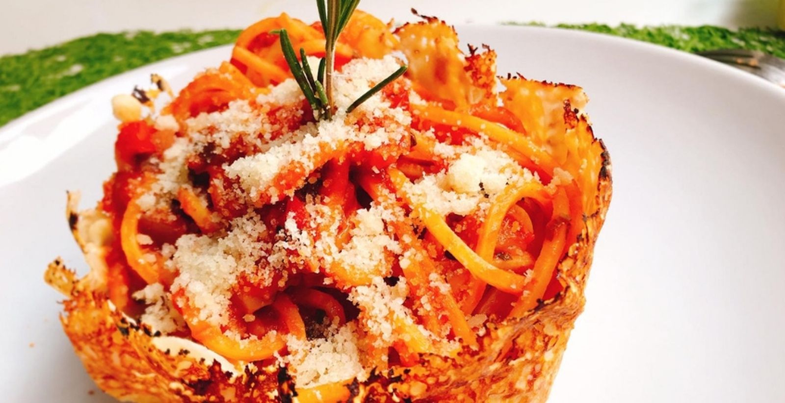 Los curiosos spaguetis servidos en plato comestible de Il Basilico