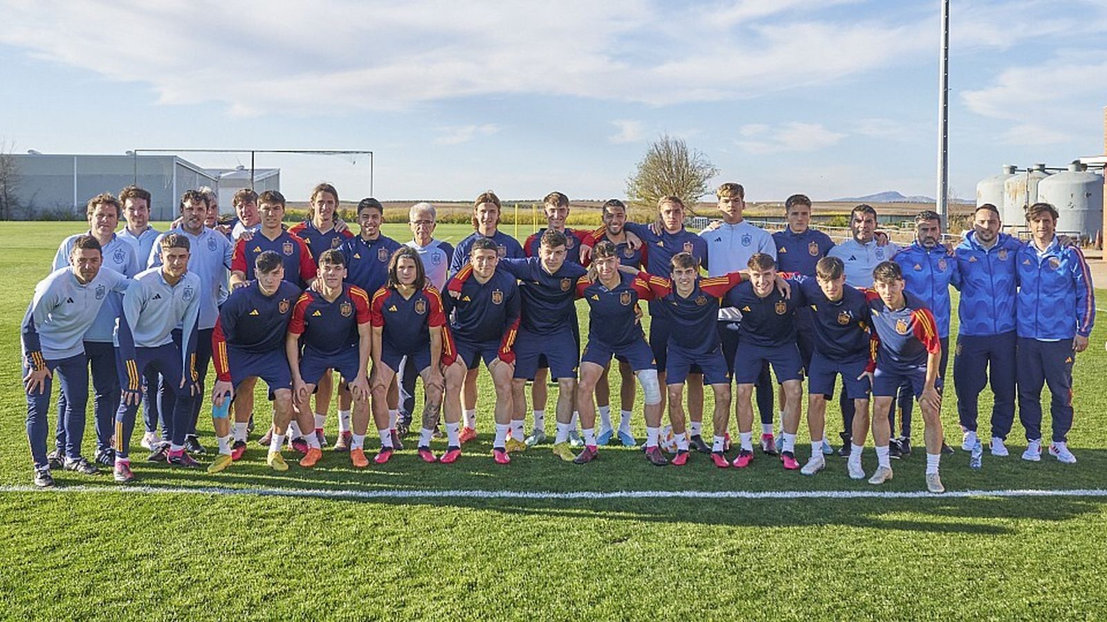 Álex Calvo y sus compañeros de España sub 19.