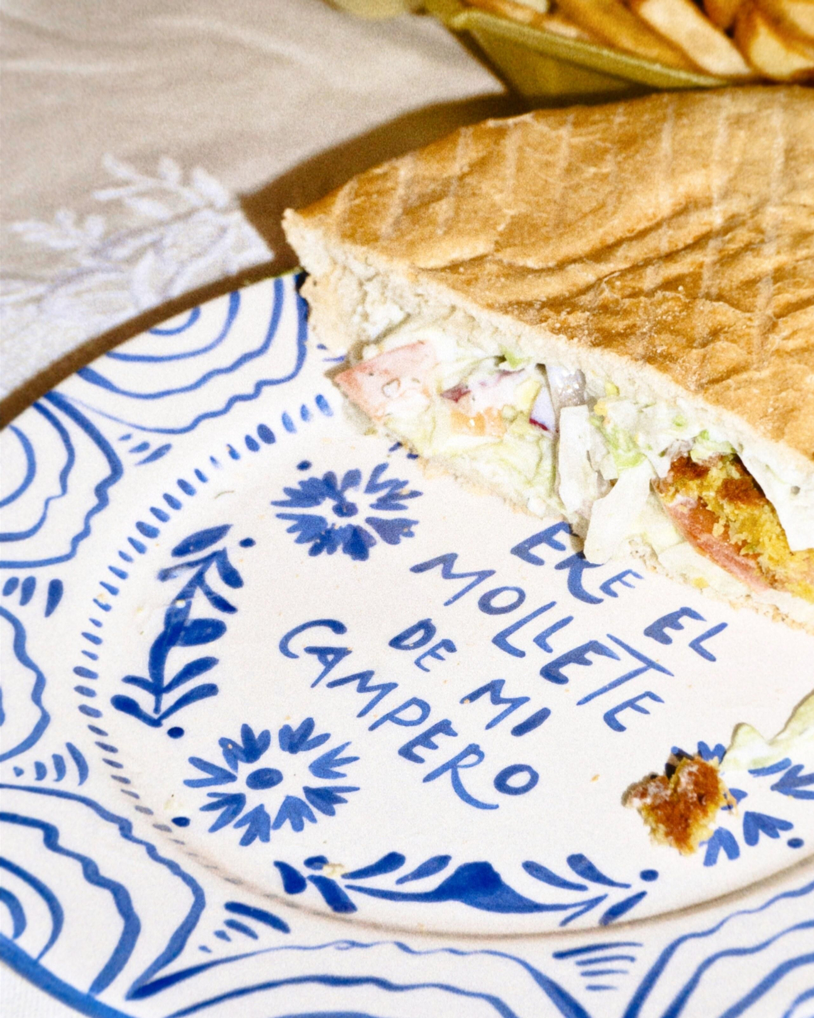 Un campero sobre uno de sus platos.