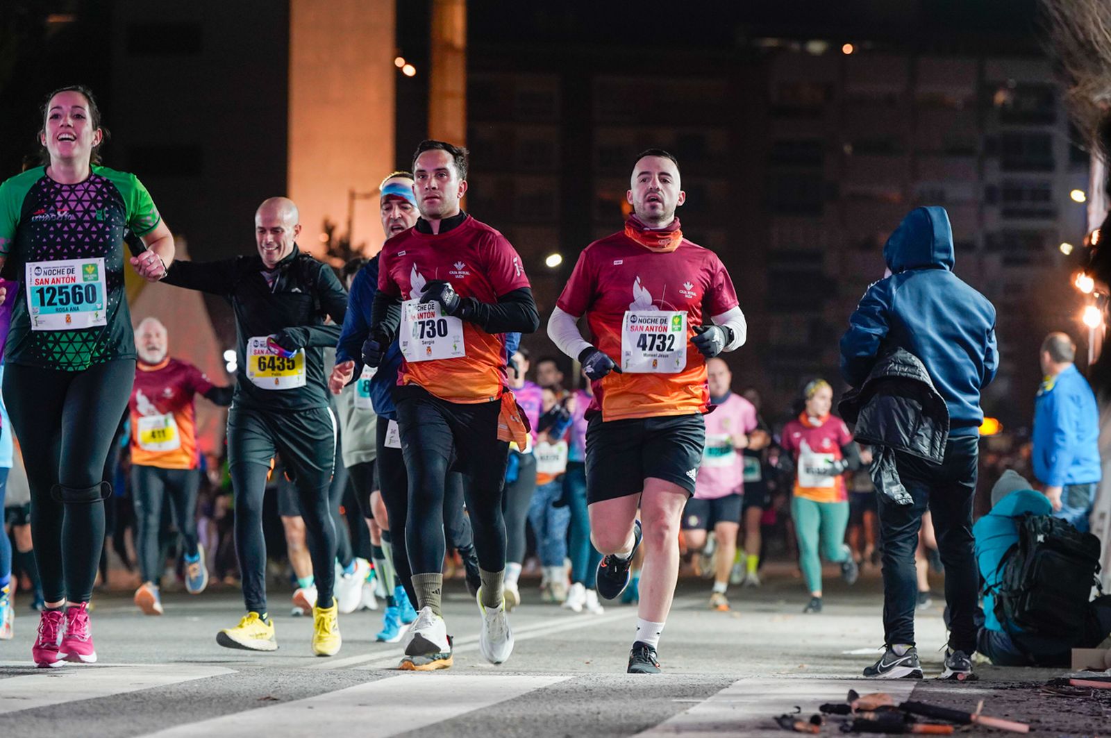 En imágenes: búscate en tu llegada a meta de la Carrera de San Antón 2026 (15)