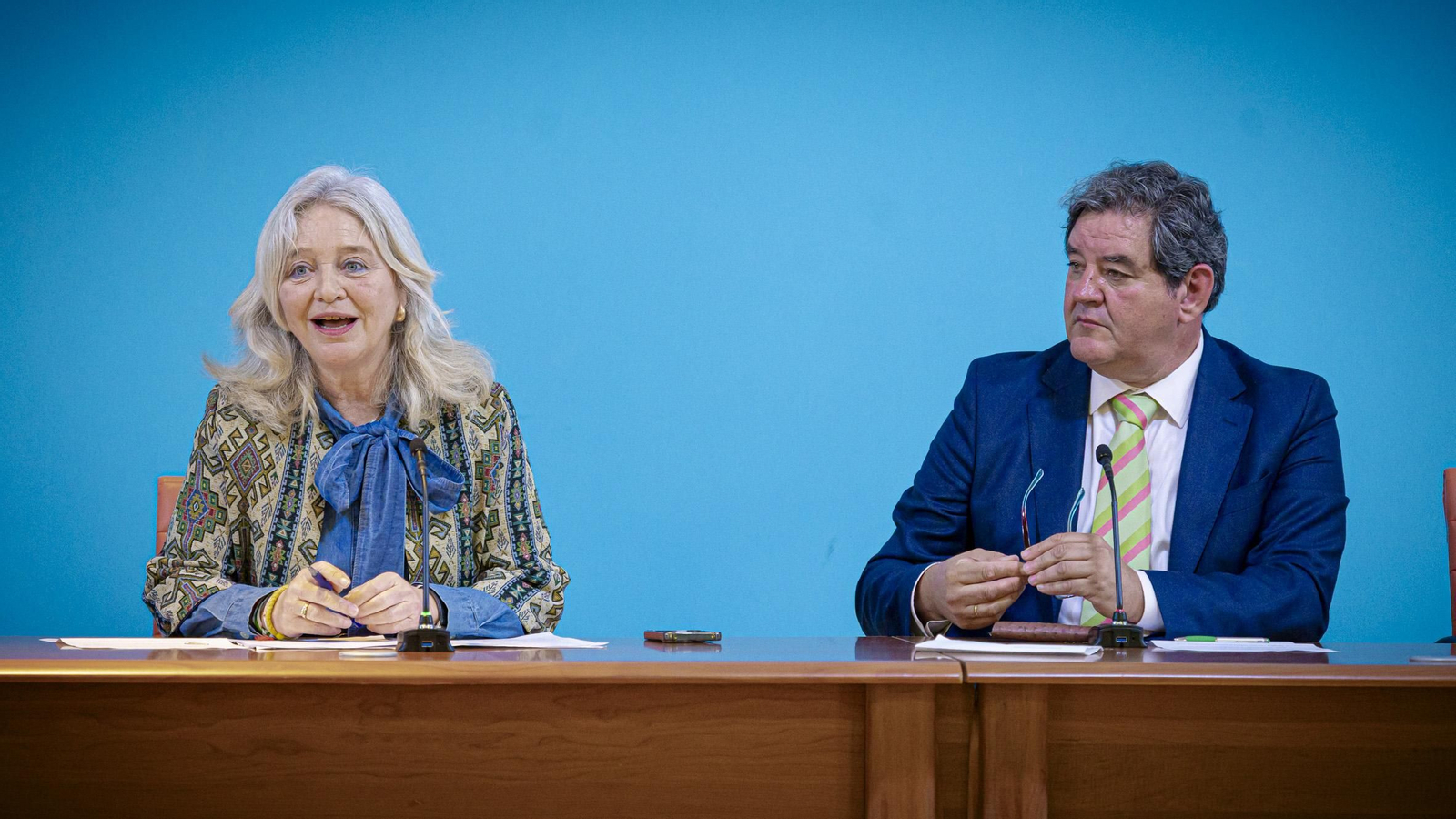 Las imágenes del acto de homenaje al personal sanitario jubilado de los hospitales Puerta del Mar y San Carlos de Cádiz