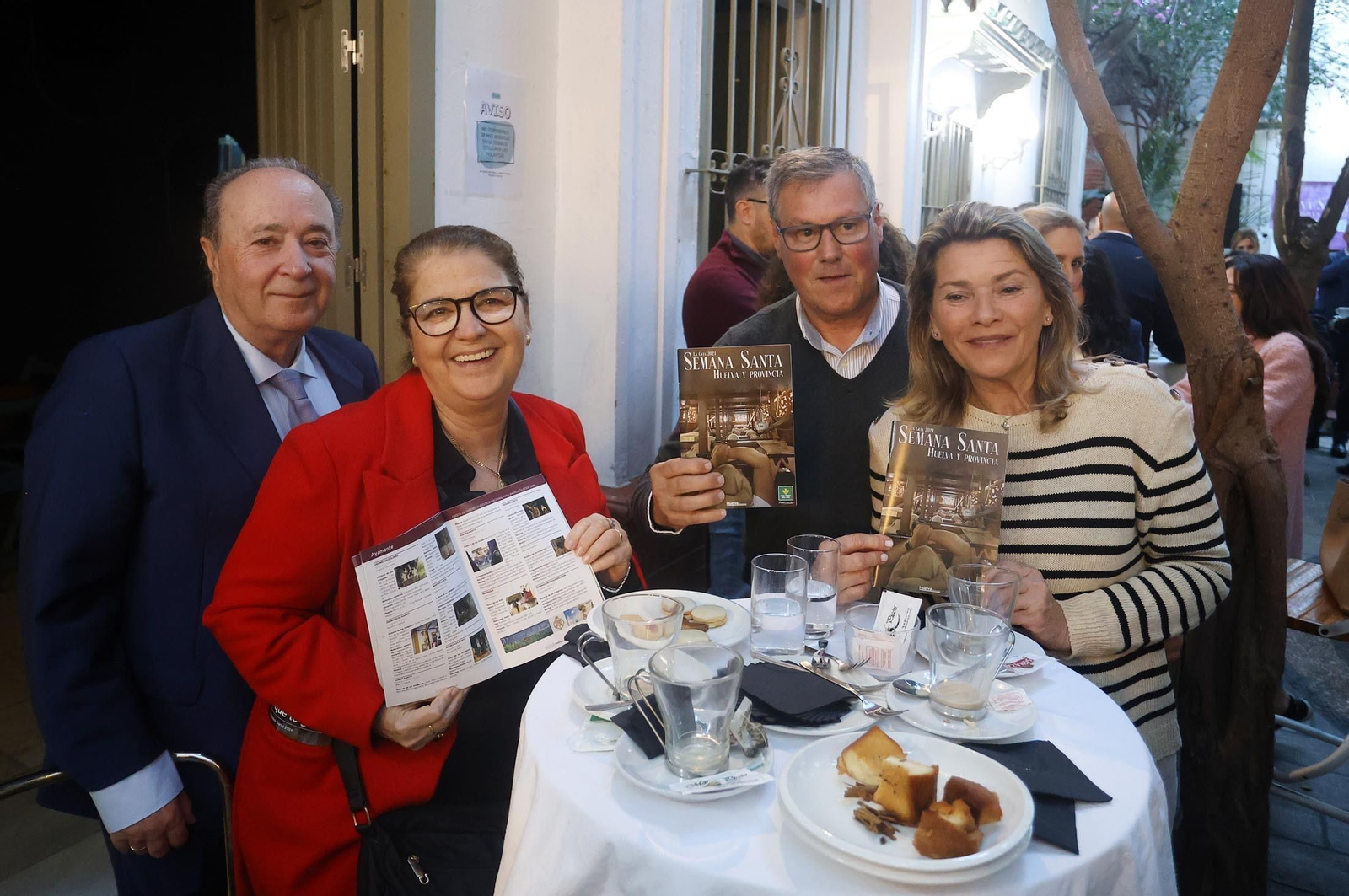 Imágenes de la presentación de "La Guía de Semana Santa de Huelva y Provincia" de Huelva Información