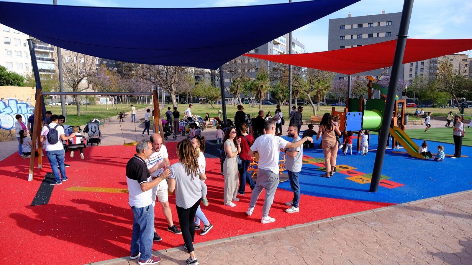 Plaza Bizet de la Vega de Acá, el barrio con más niños de Almería capital y en continuo crecimiento.