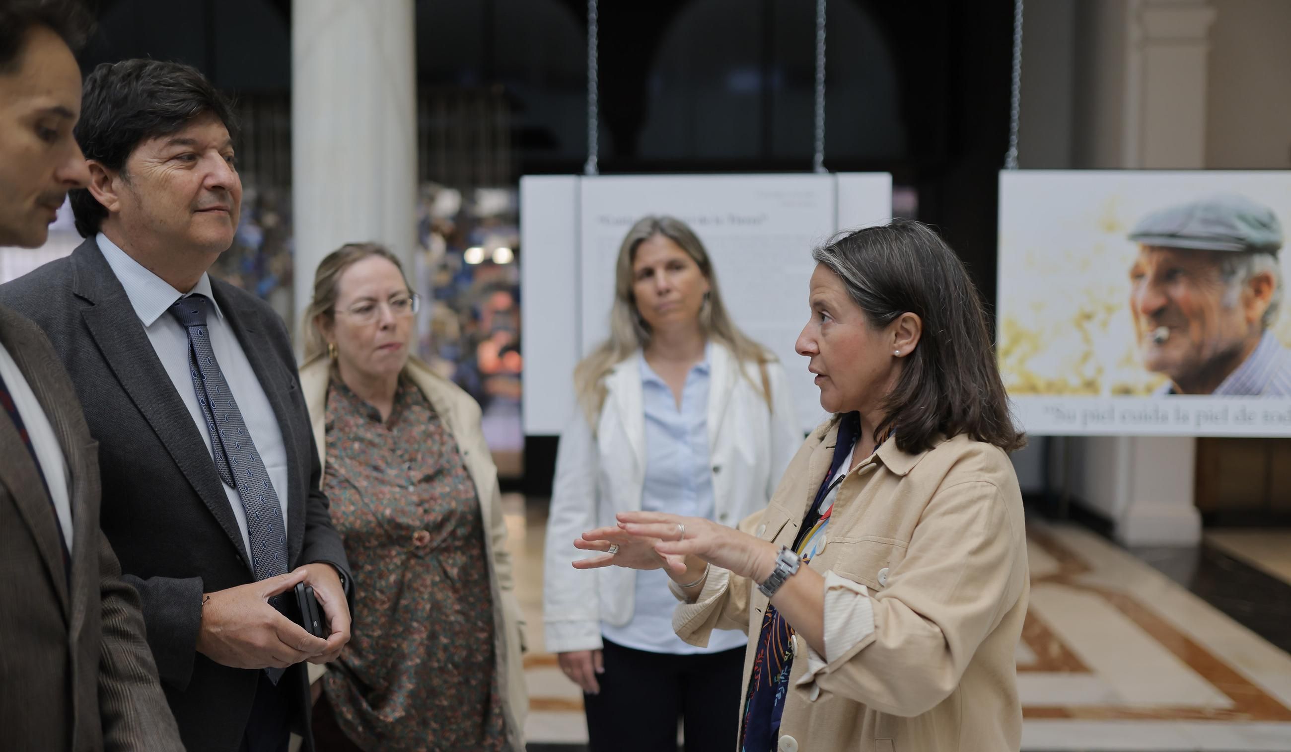 AgroBank presenta en Sevilla la exposición 'Cuidando la piel de la Tierra', un homenaje al pastoreo y al medio ambiente