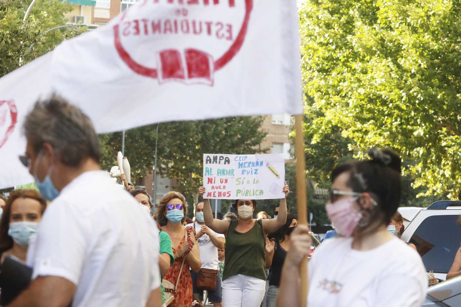 Las imágenes de la concentración contra el cierre de unidades en Córdoba