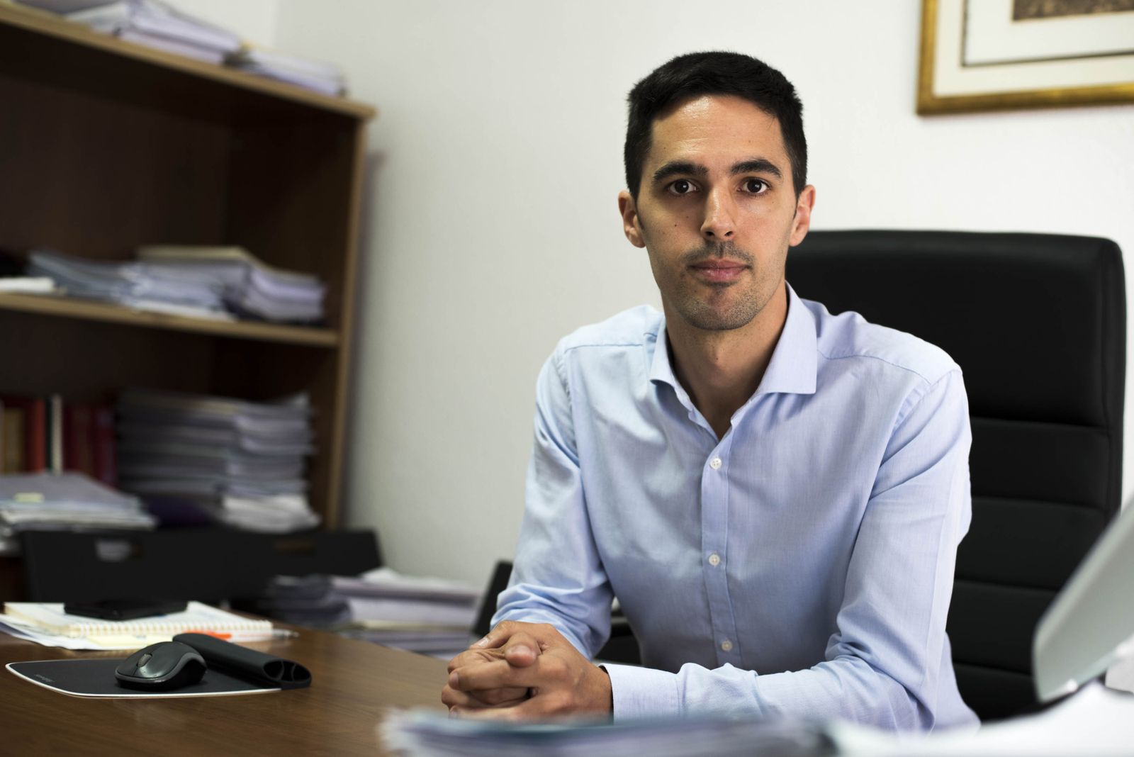 Antonio Folgoso, en su despacho de abogado.