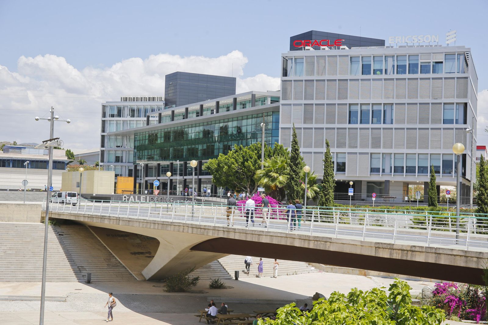 Trabajadores en la tecnópolis.