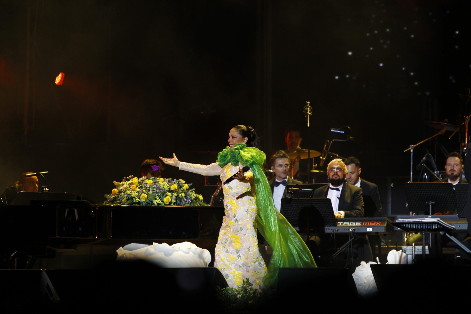 Isabel Pantoja cautiva al público de Almería en la plaza de toros