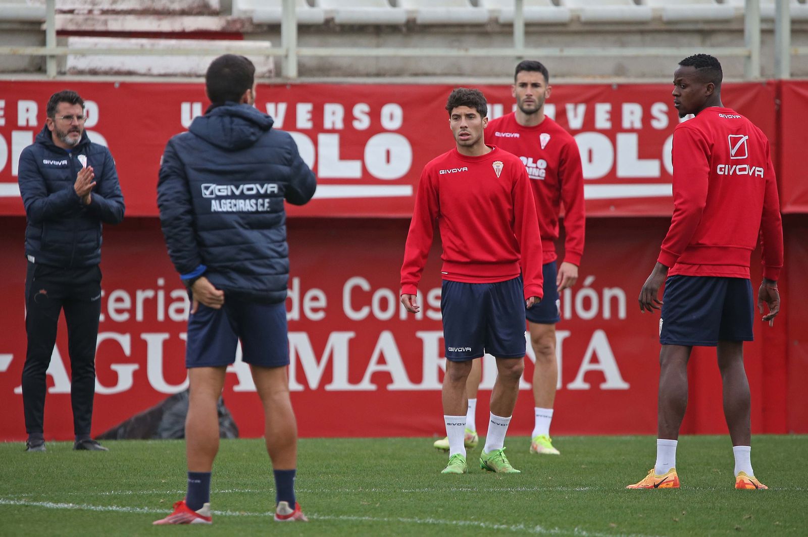 Fotos del entrenamiento del Algeciras CF con el portero Rubén Miño