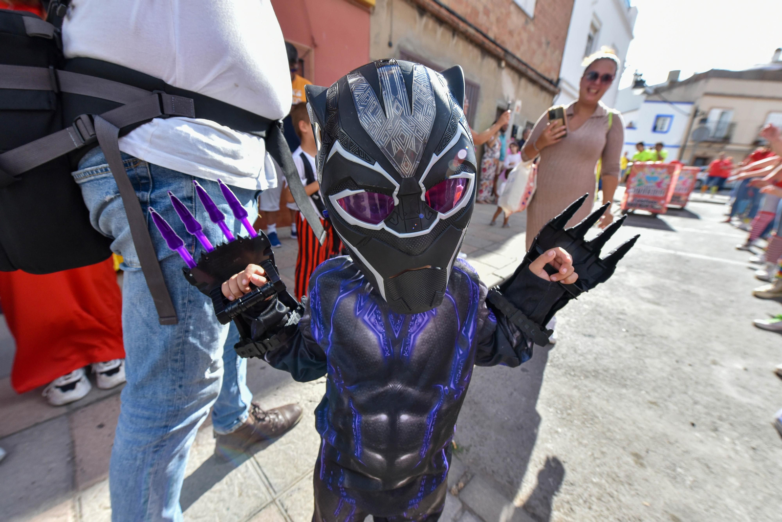 Búscate en las fotos de la cabalgata del Día del Niño en Los Barrios