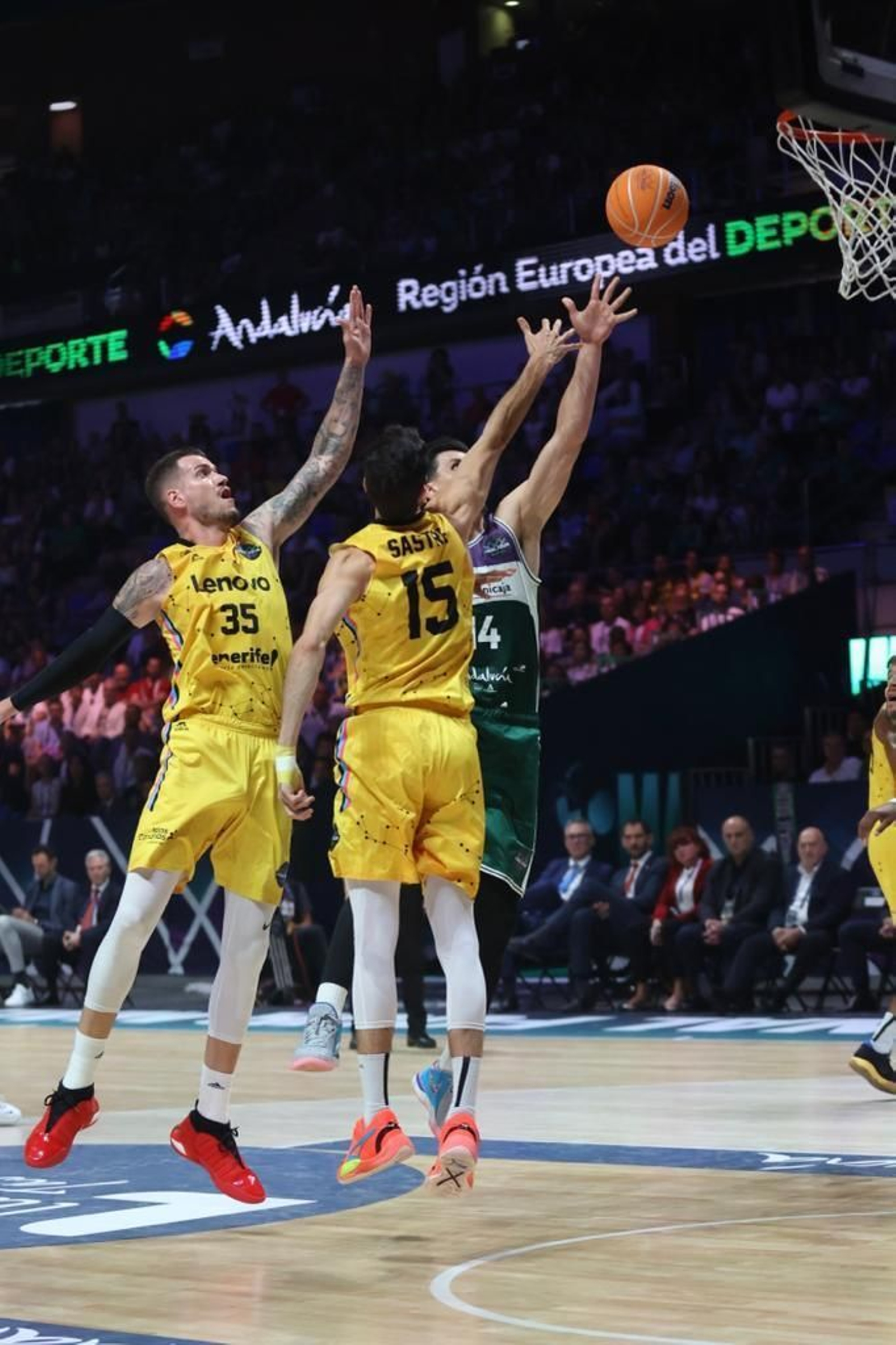 El Unicaja - Lenovo Tenerife, en fotos