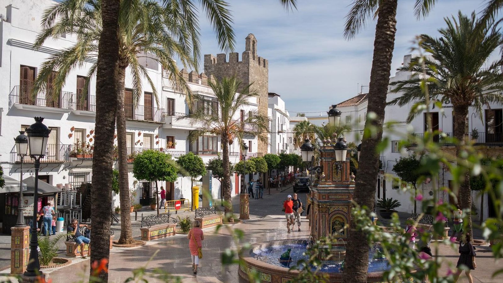 La plaza España de Vejer es el centro neurálgico de este encantador pueblo costero de Cádiz