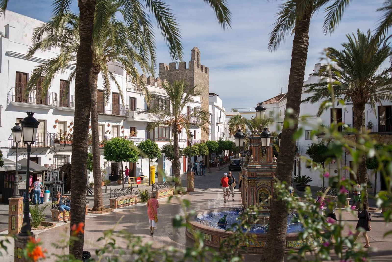 La plaza España de Vejer es el centro neurálgico de este encantador pueblo costero de Cádiz