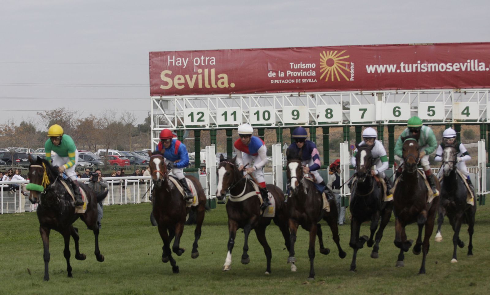Carreras de caballos en el hipódromo de Dos Hermanas.