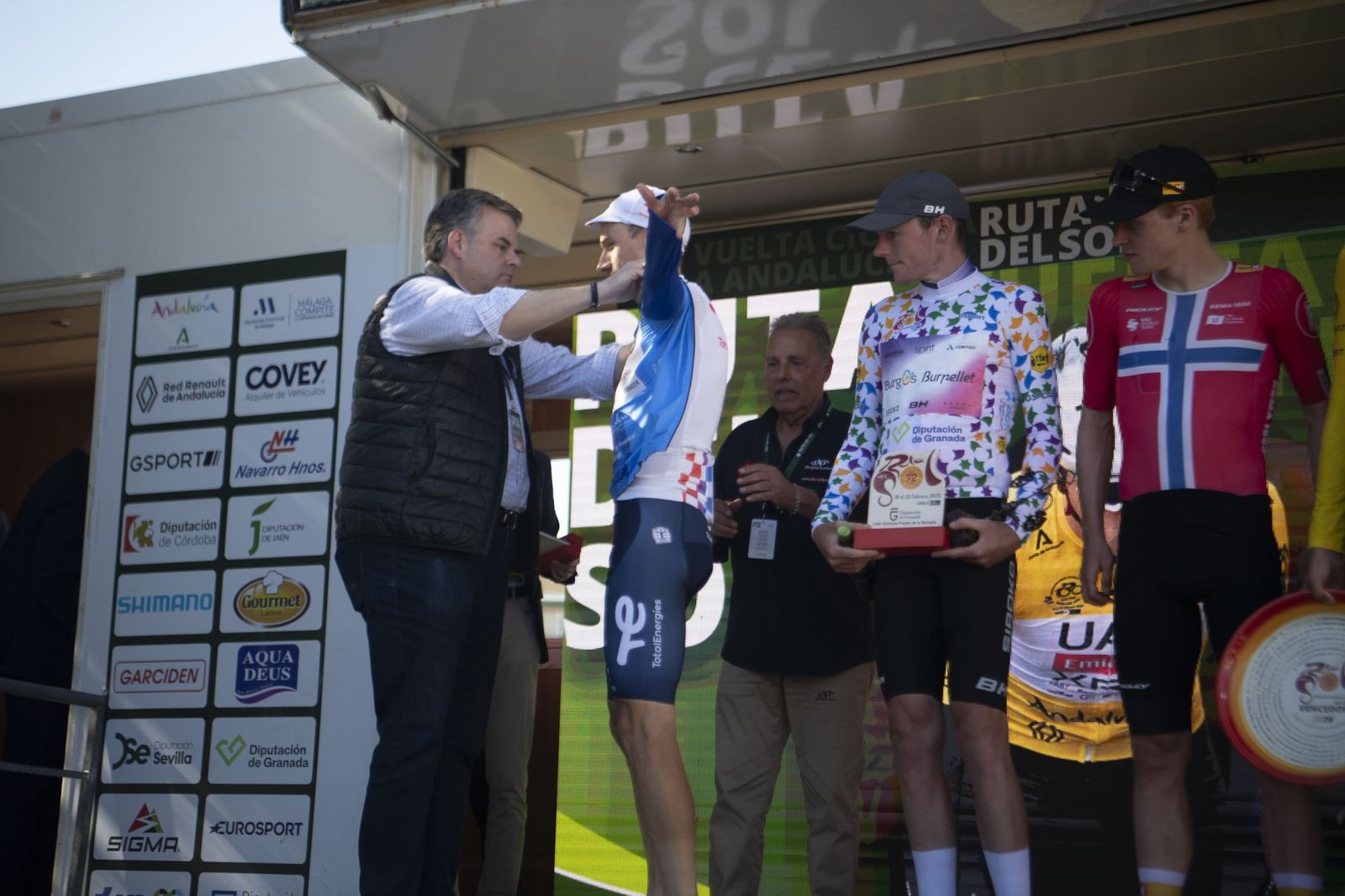 Las mejores fotos de la etapa final de la Ruta del Sol Vuelta a Andalucía con desenlace en Lucena