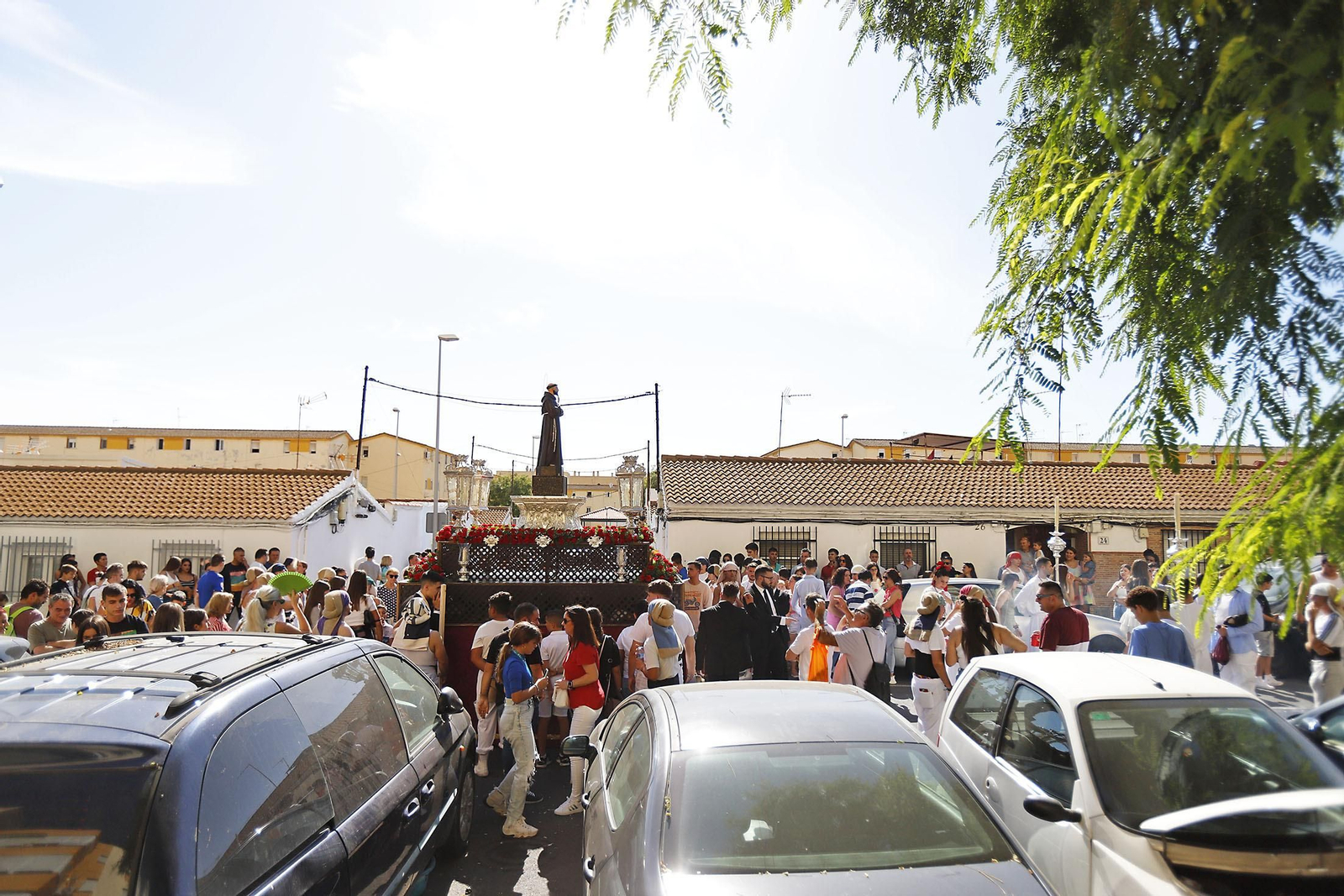 Imágenes de la procesión de San Francisco de Asís por las calles de Pérez Cubillas