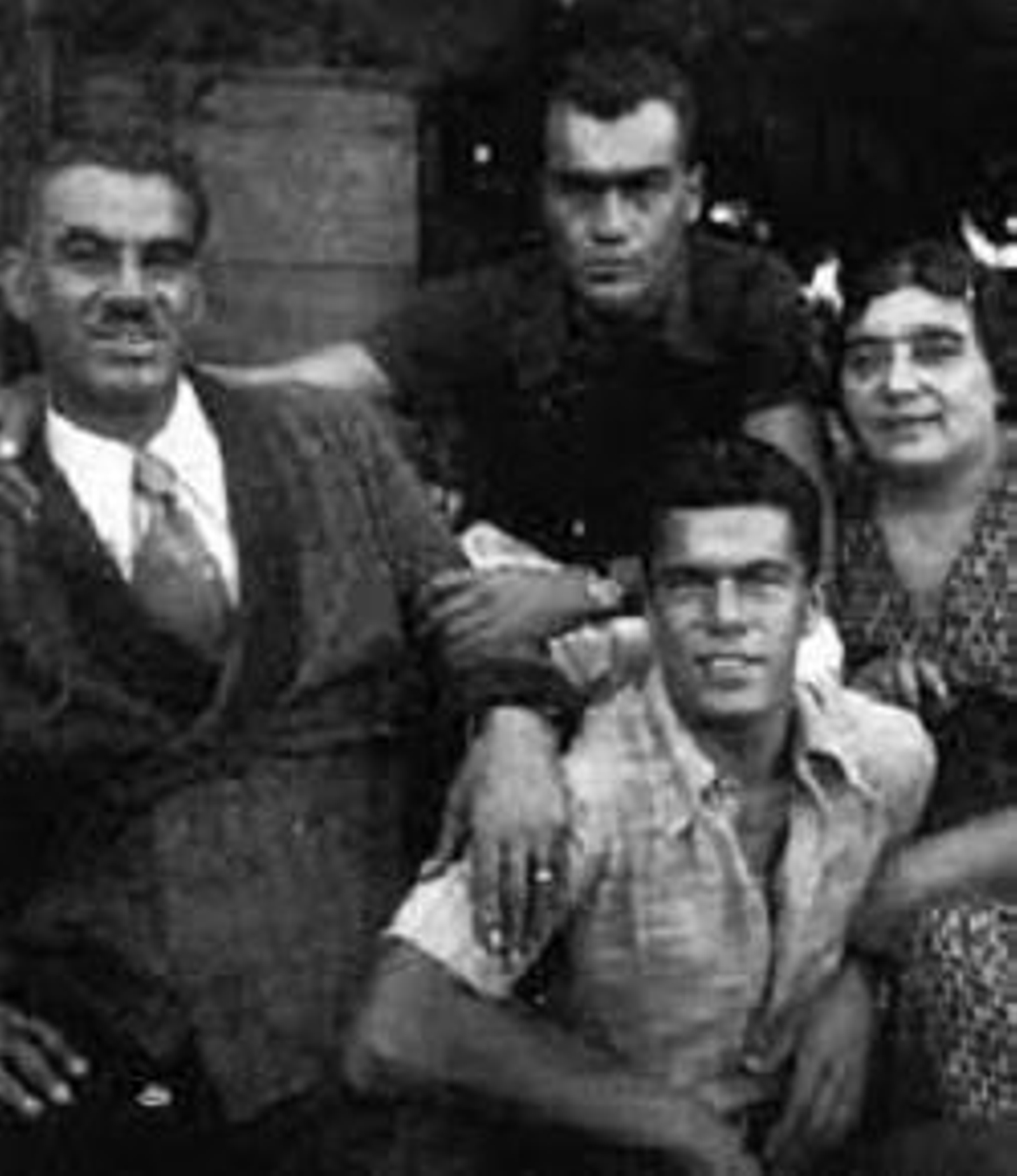 Los Visintini, con Licio en primer término. Junto a él su padre Giuseppe, su madre Giovanna y su hermano Mario.