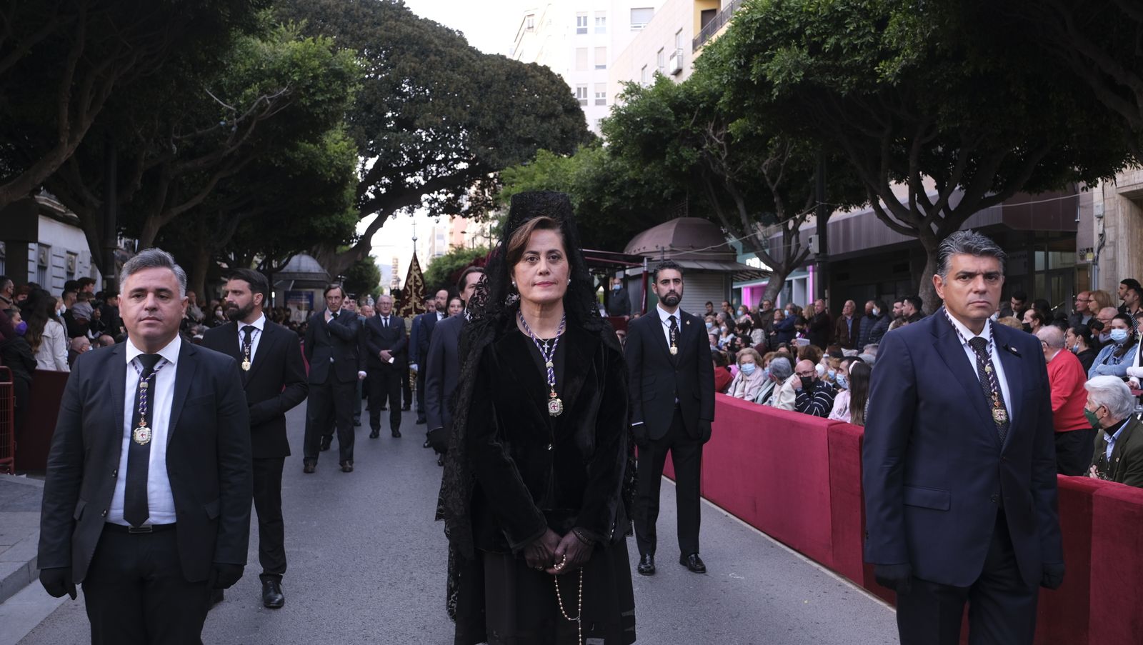 Procesión del Santo Entierro en Almería, en imágenes.