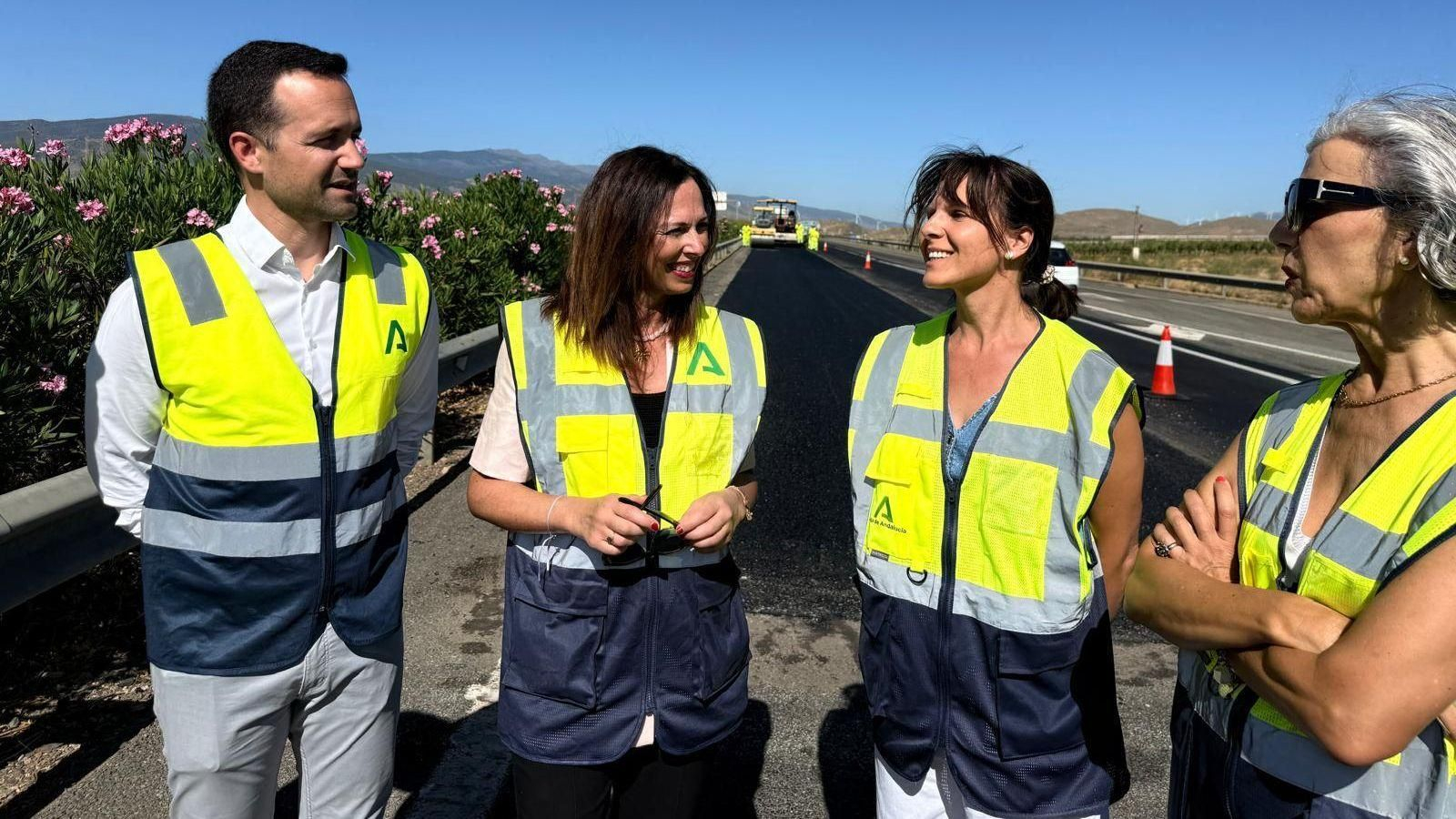Visita de la consejera Rocío Díaz a la renovación de firmes.