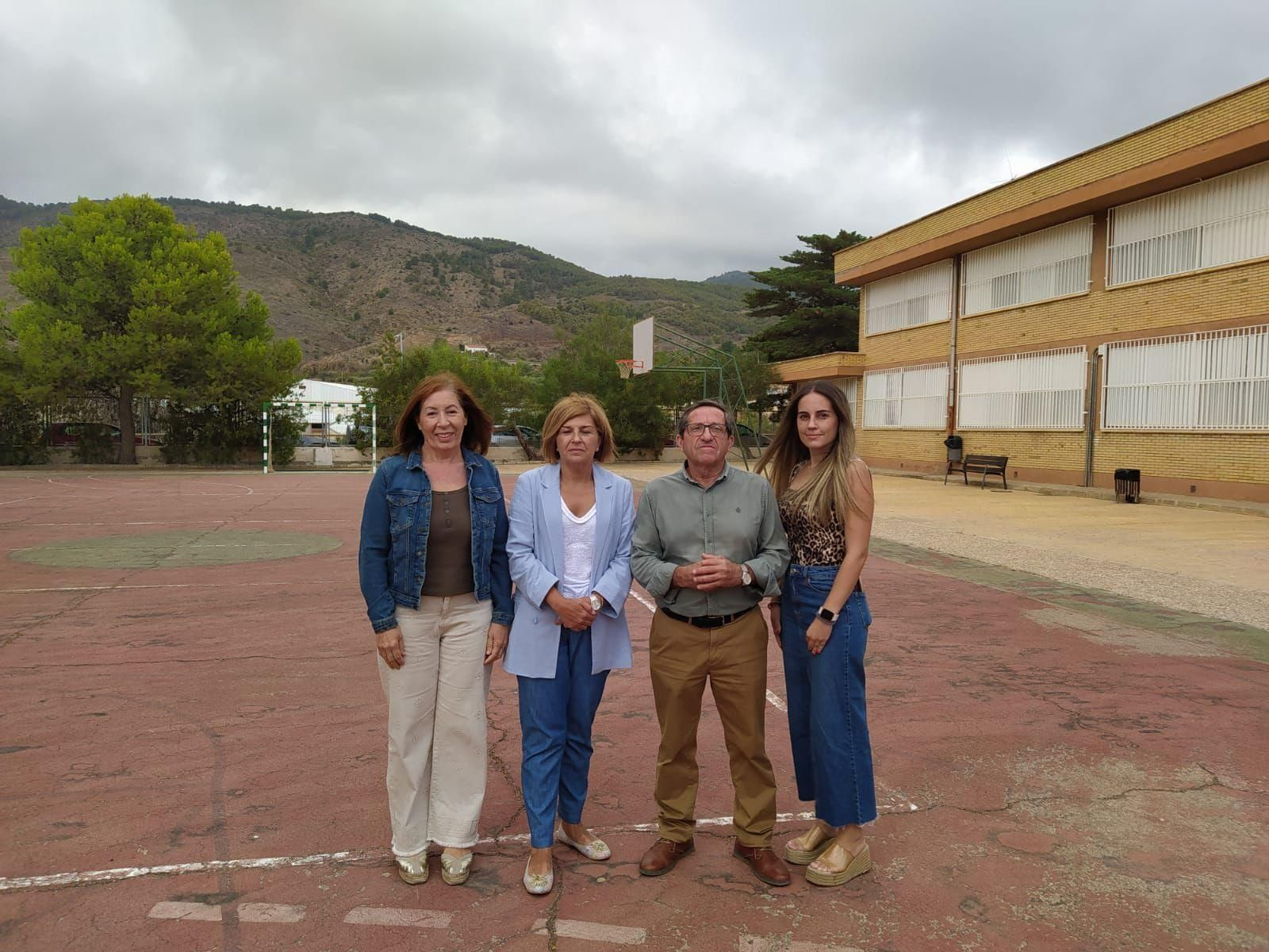 Las autoridades dan la bienvenida al alumnado del nuevo ciclo formativo en el IES Sierra de los Filabres