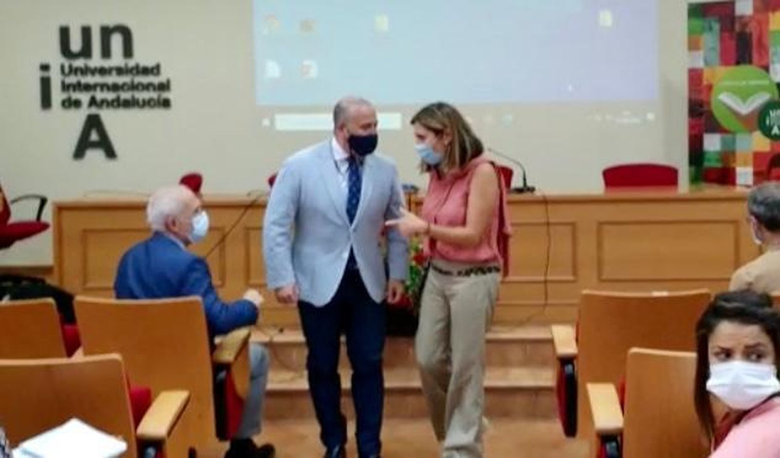 Julio Díaz y Rocío Blanco, en los cursos de verano de la UNIA en La Rábida, el pasado martes.