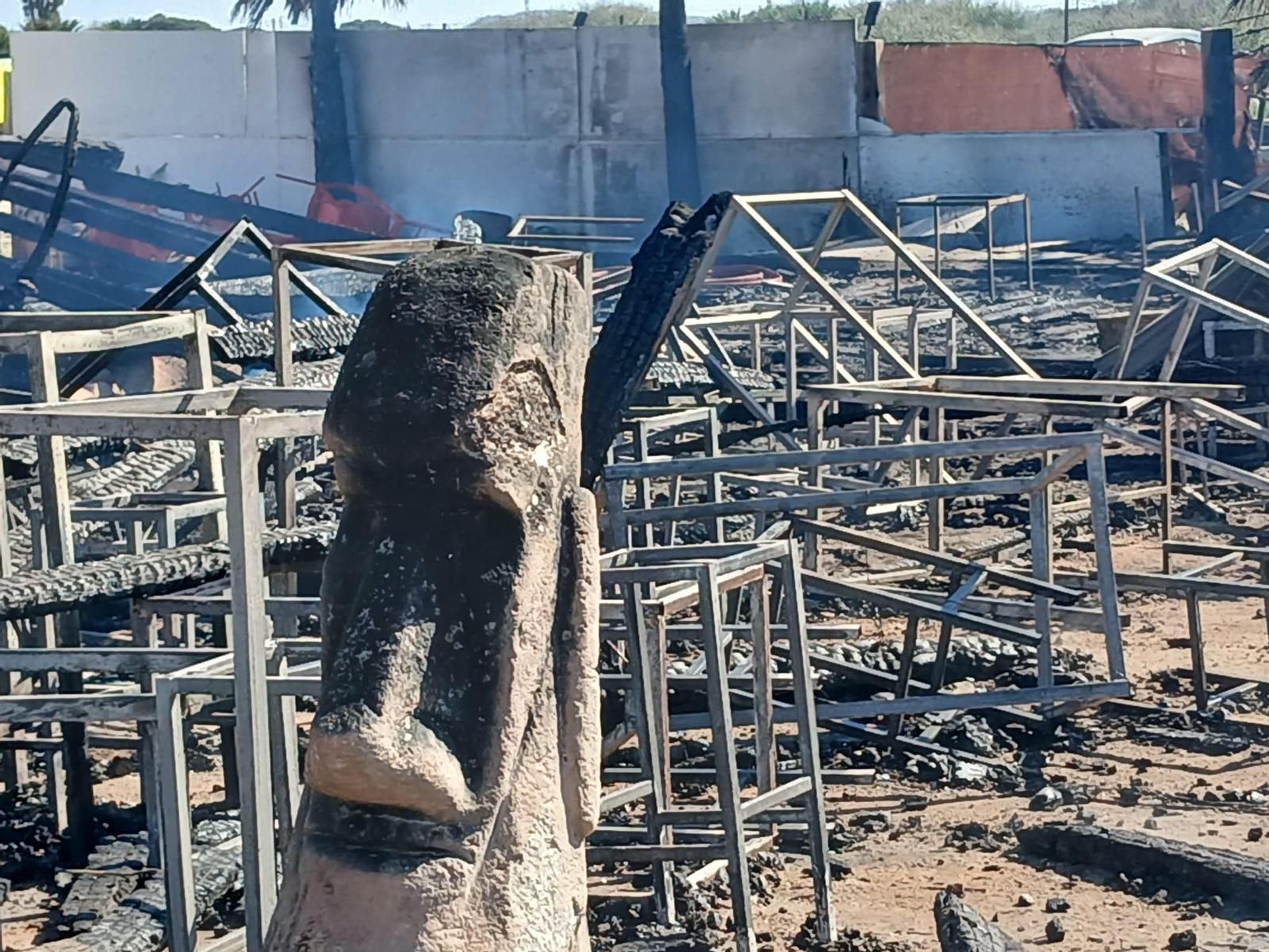 Las imágenes del incendio del chiringuito El Arenal de El Palmar Las imágenes del incendio del chiringuito El Arenal de El Palmar