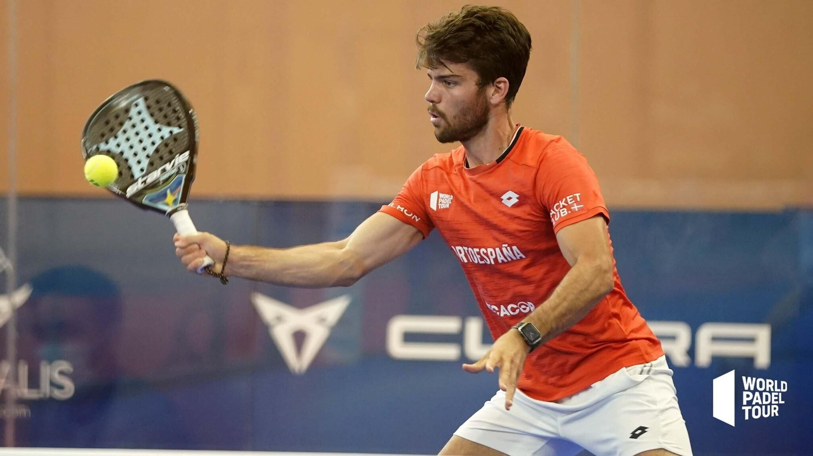 Javi Garrido durante un torneo del World Padel Tour.