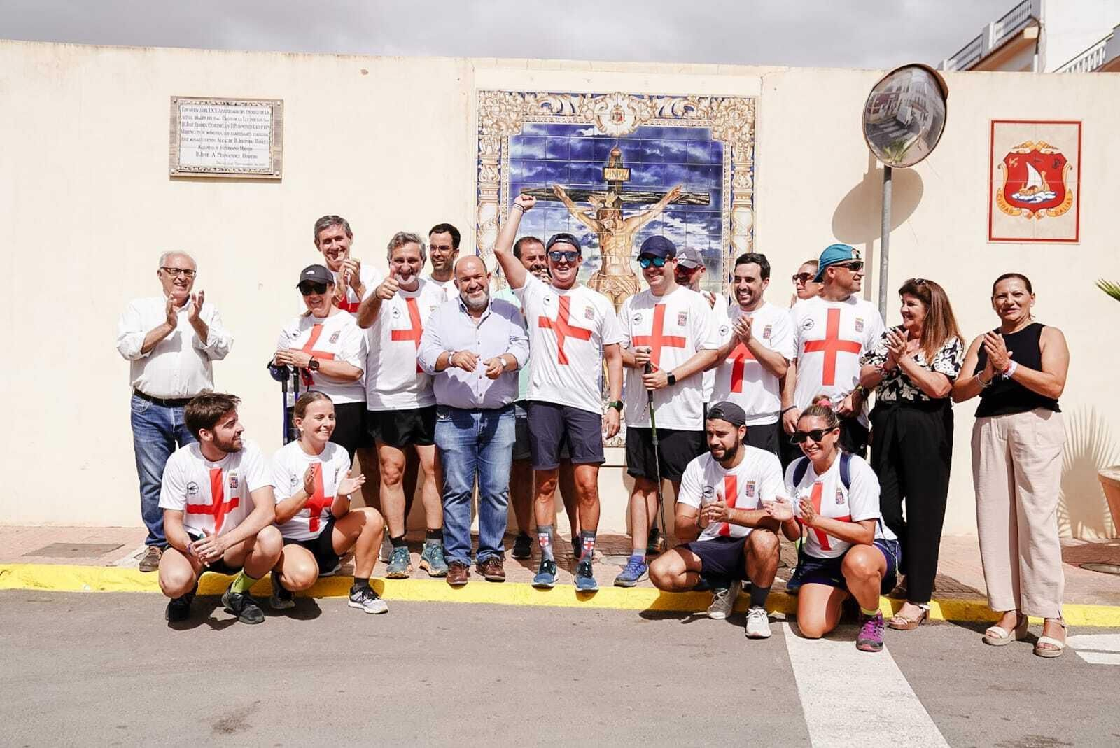 Responsables de la Diputación tras su llegada a Dalías junto a su alcalde.