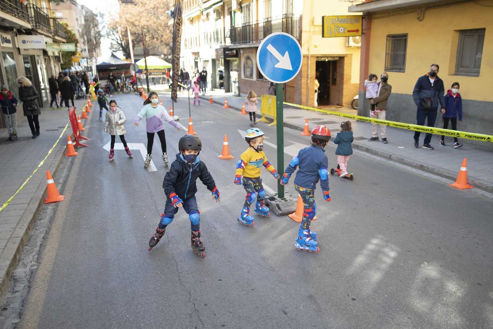 Fotos: así ha sido el Día Sin Coche en el barrio de la Chana en Granada