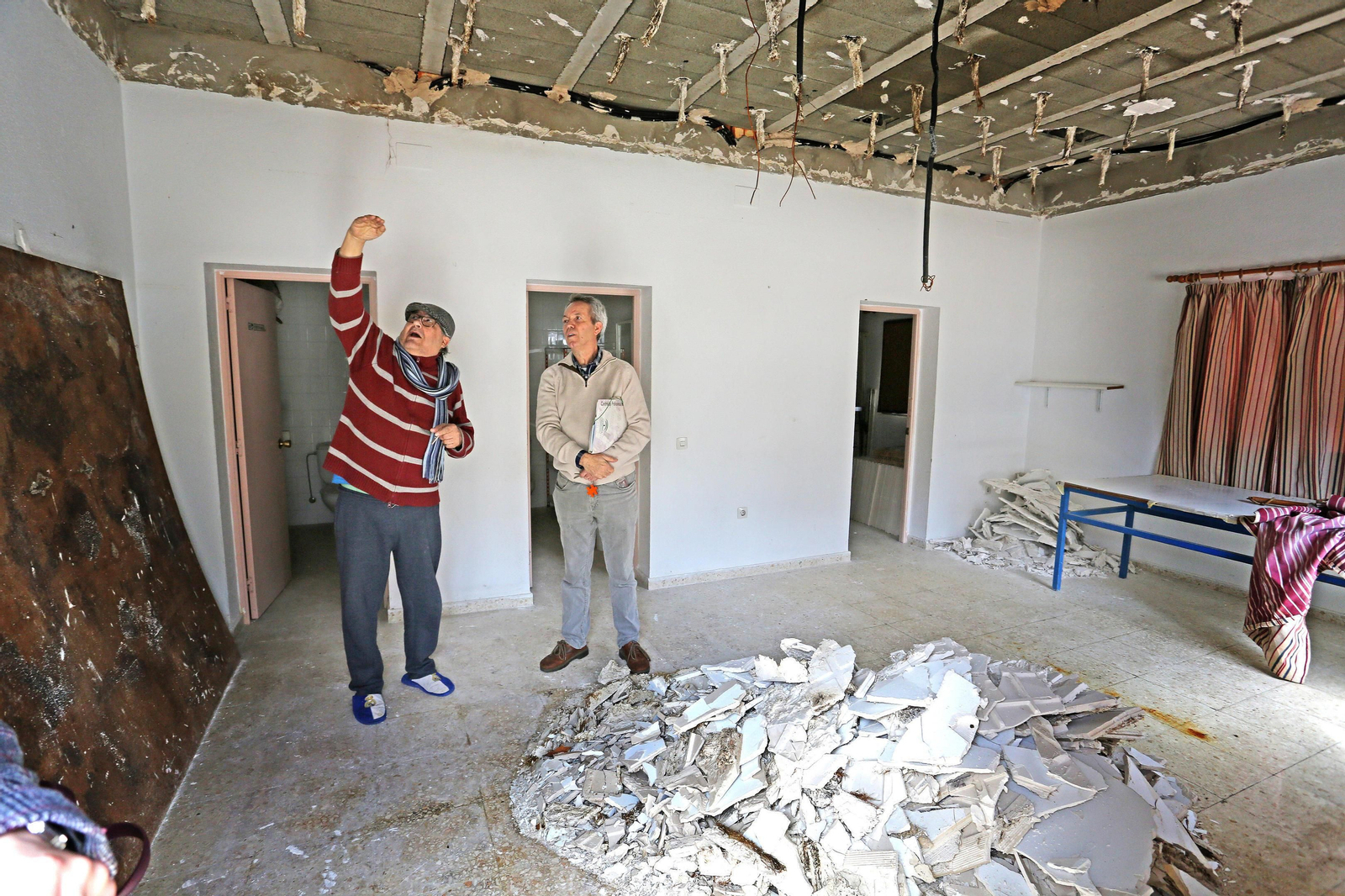 Juan Manuel Domínguez y Pedro Melgar, en la asociación de la barriada.