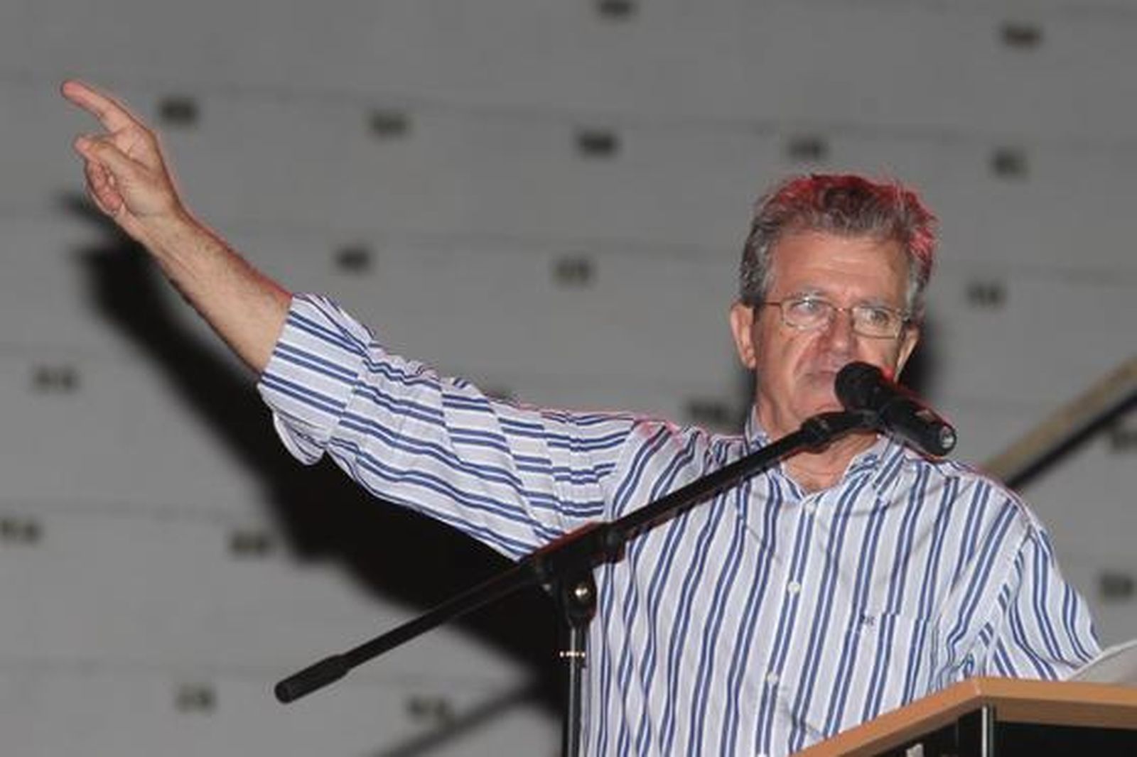 El acto de coronación de las reinas infantil y juvenil precedió al pregón a cargo del escritor Francisco Muñoz.

Foto: Paco Guerrero