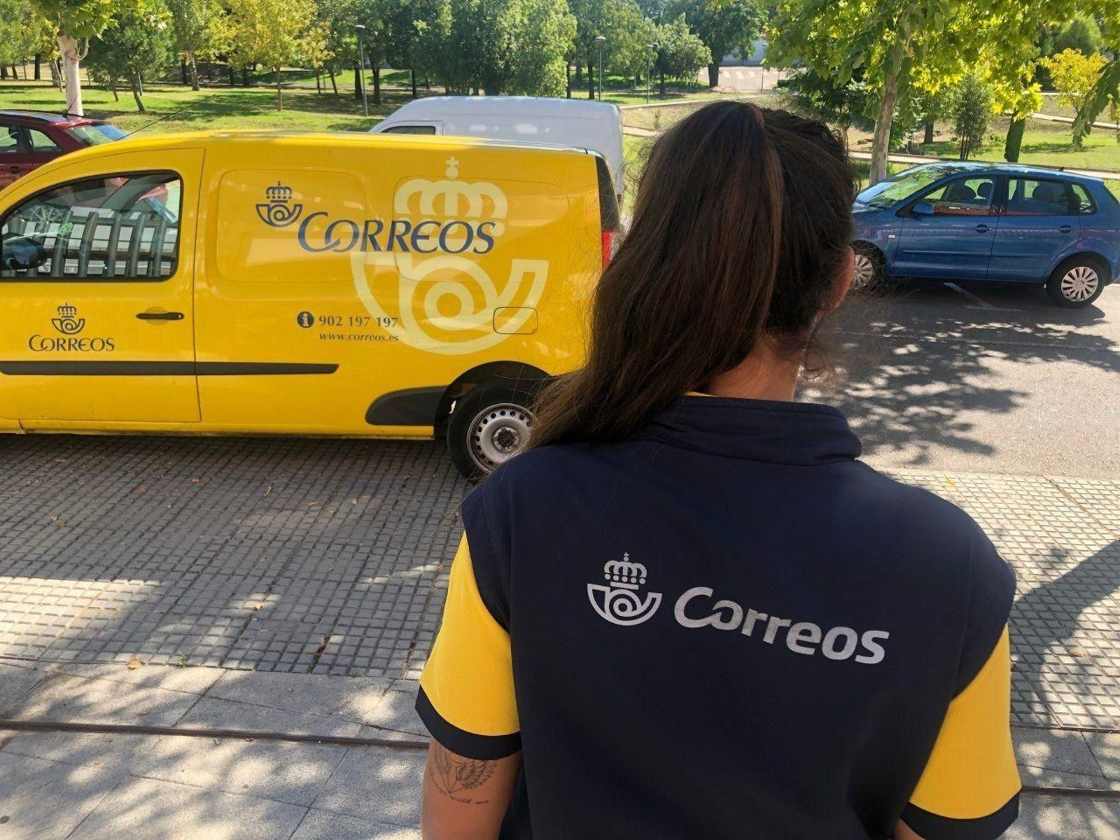 Imagen de archivo de una trabajadora de Correos.