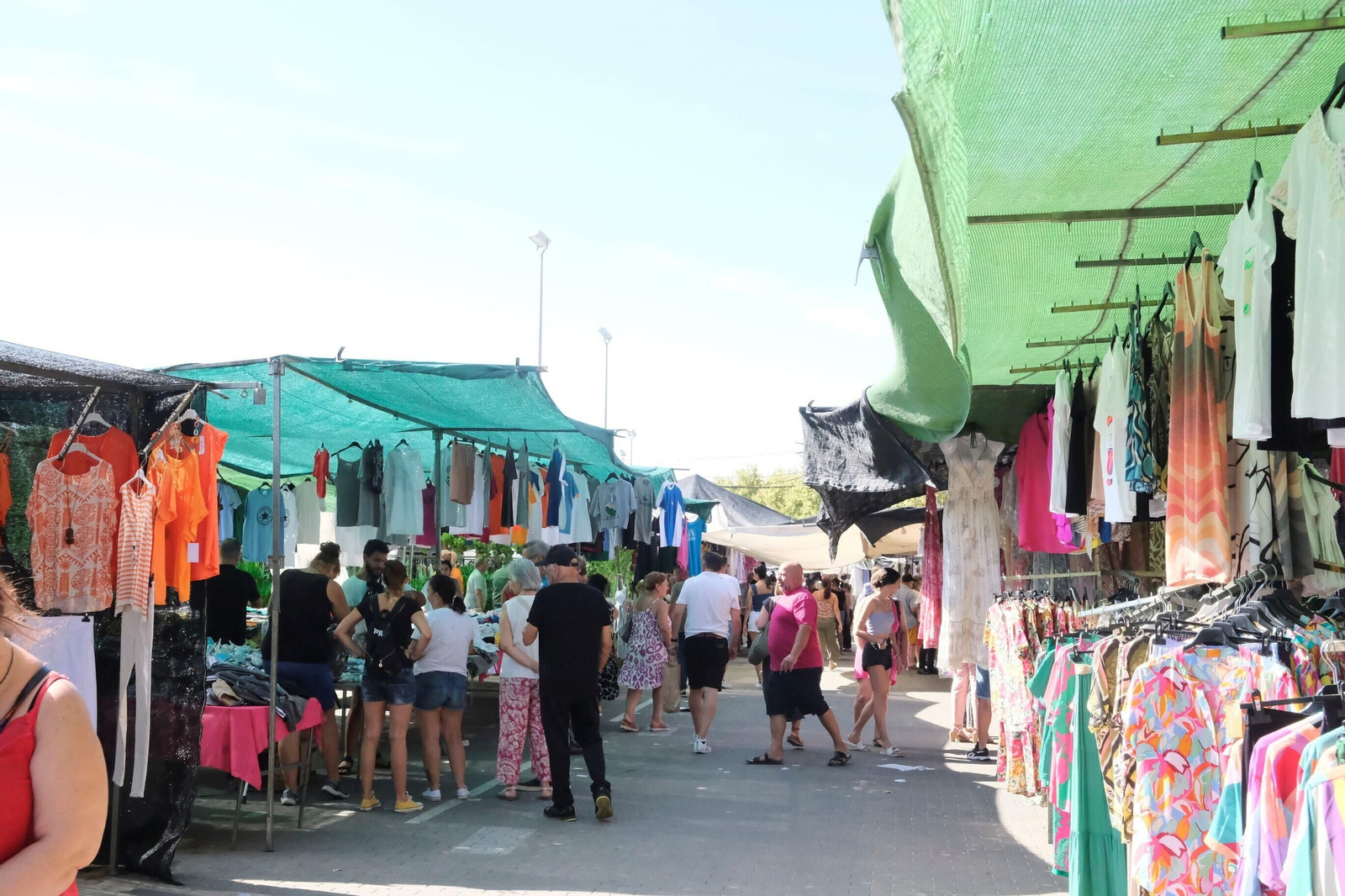 Un paseo en fotografías por el mercadillo de El Arenal un día de agosto Un paseo en fotografías por el mercadillo de El Arenal un día de agosto