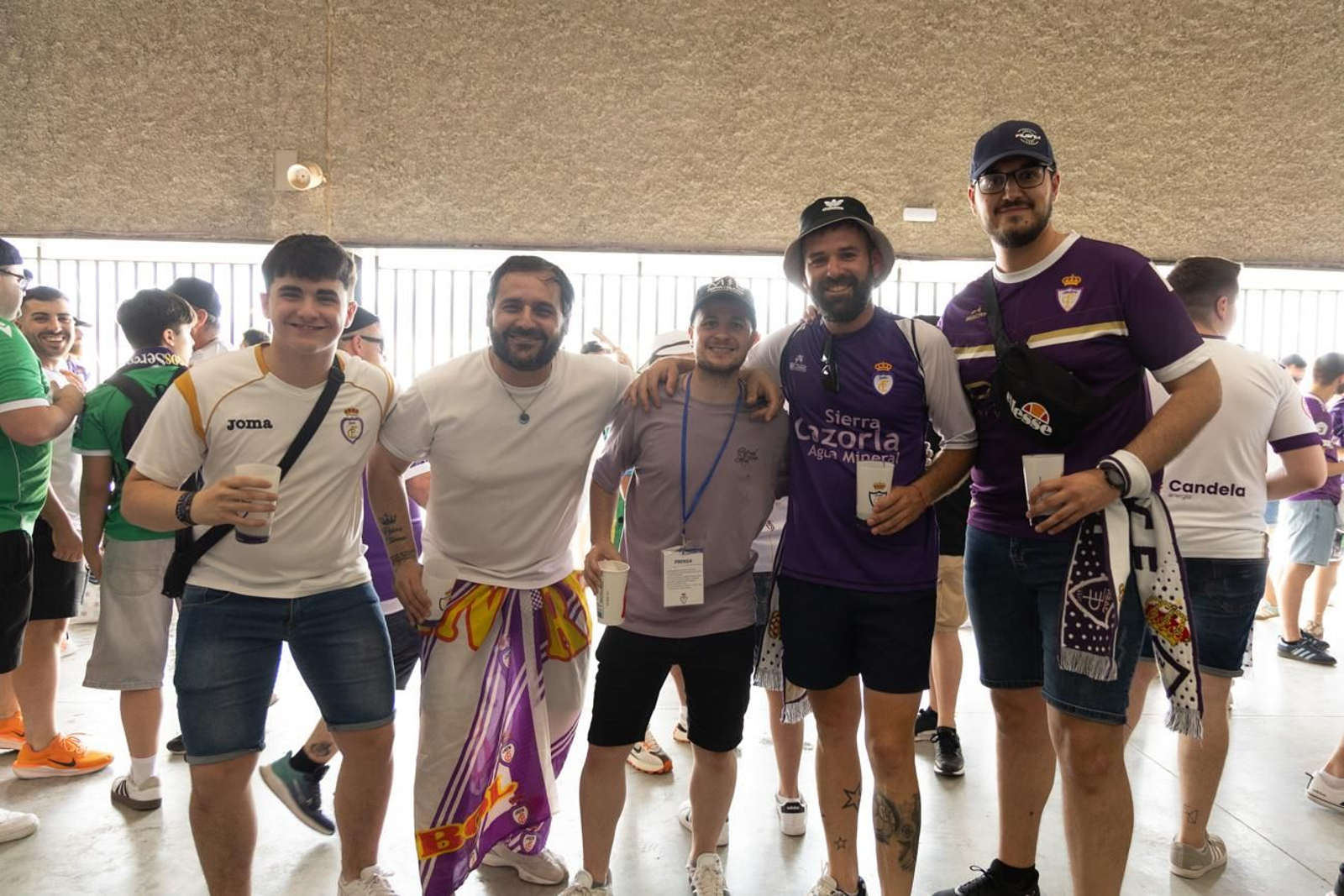 El épico recibimiento de la afición lagarta al Real Jaén, en imágenes