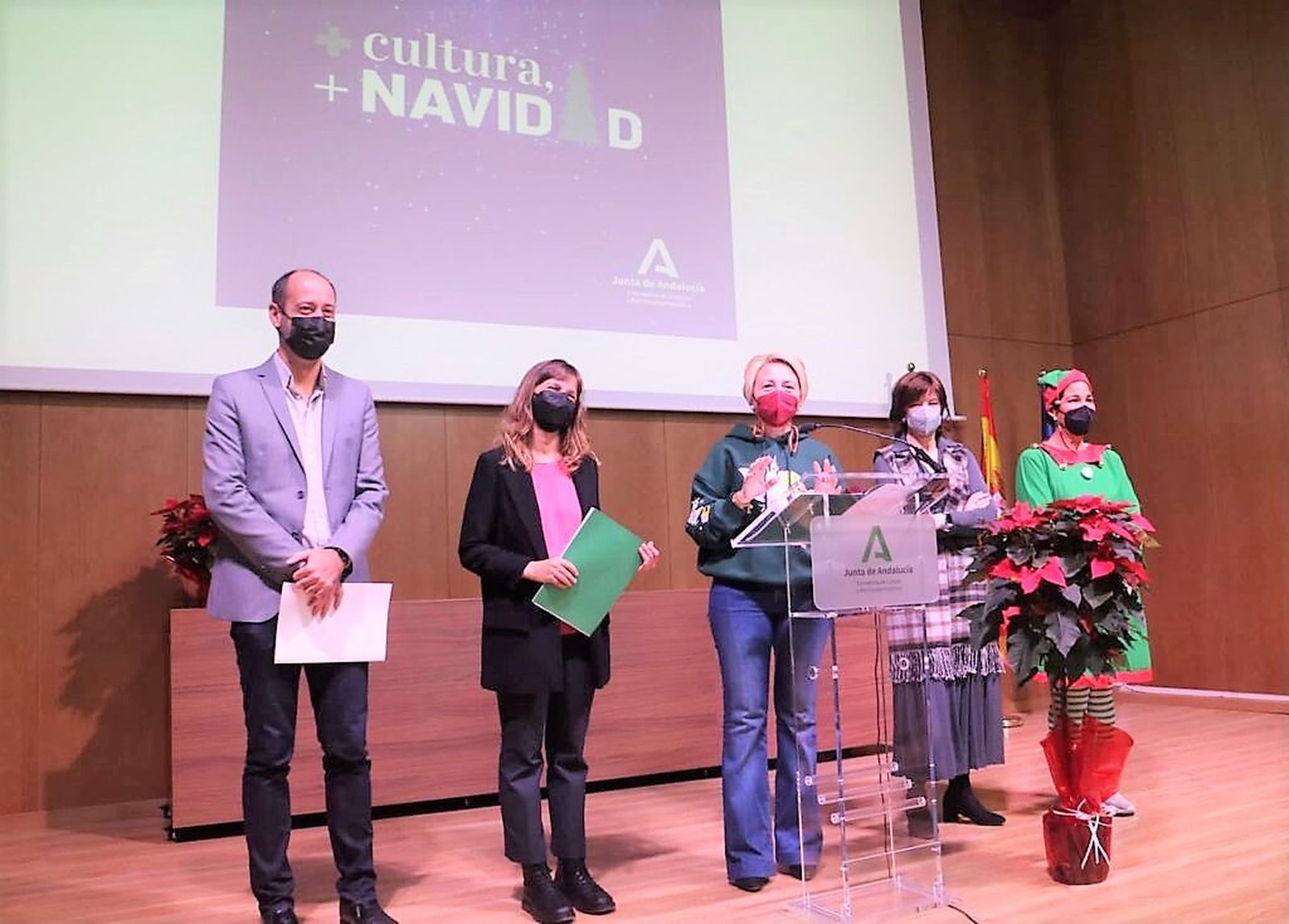 Eloisa Cabrera junto a Carlos Fernández, Gema Embí y Milagros Cascajares en la Villaespesa.