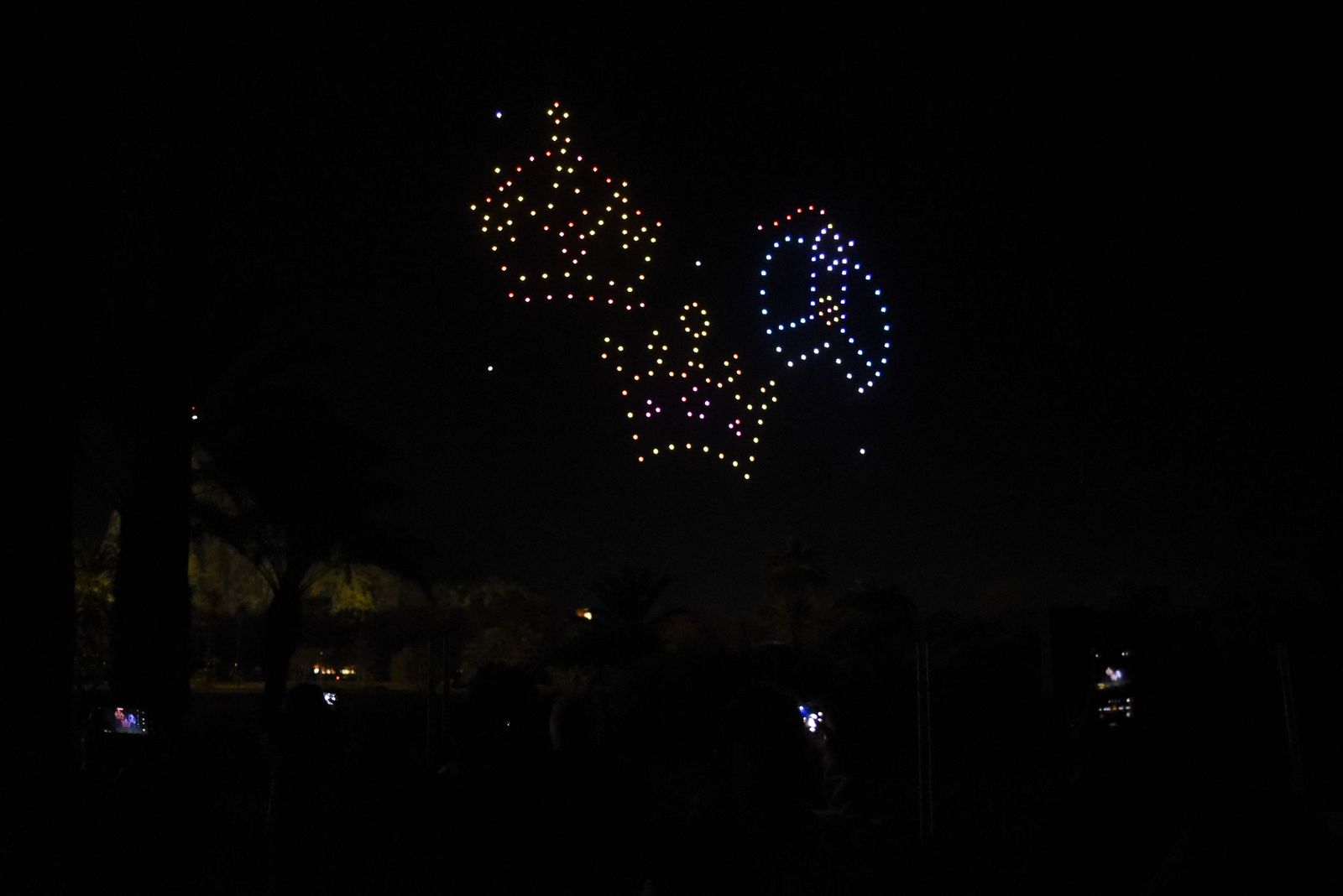 Fotos del espectáculo de Navidad con drones en La Línea