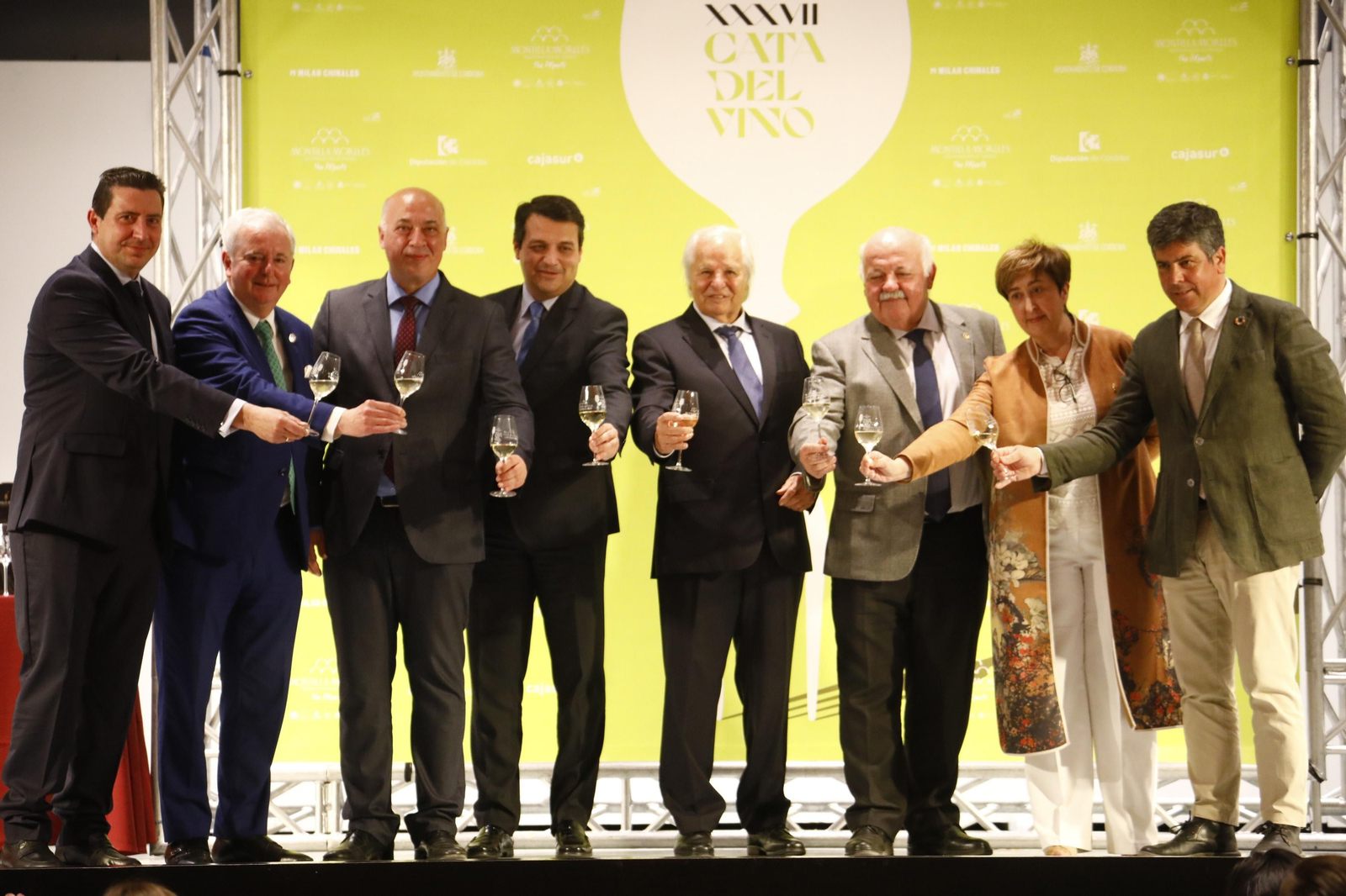 Brindis inaugural de la Cata. Brindis inaugural de la Cata.