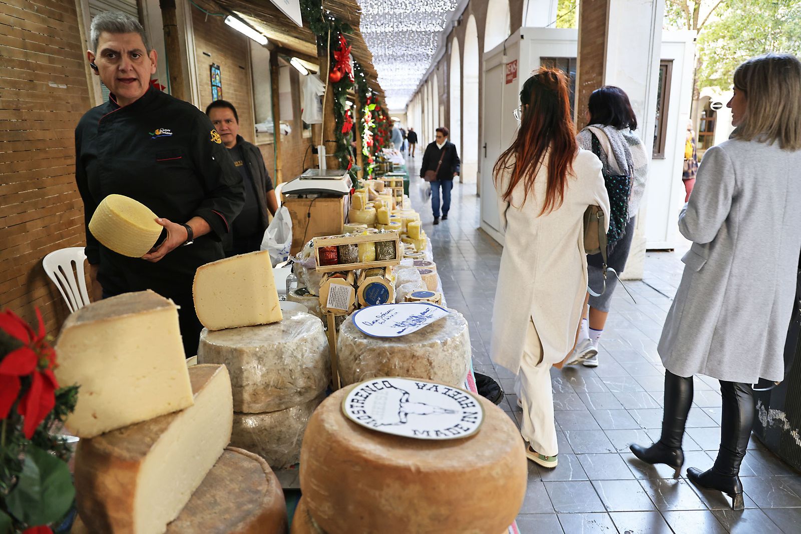 Imágenes de la XIV Muestra de Aceites, Quesos y Conservas en Aceite de la provincia de Huelva