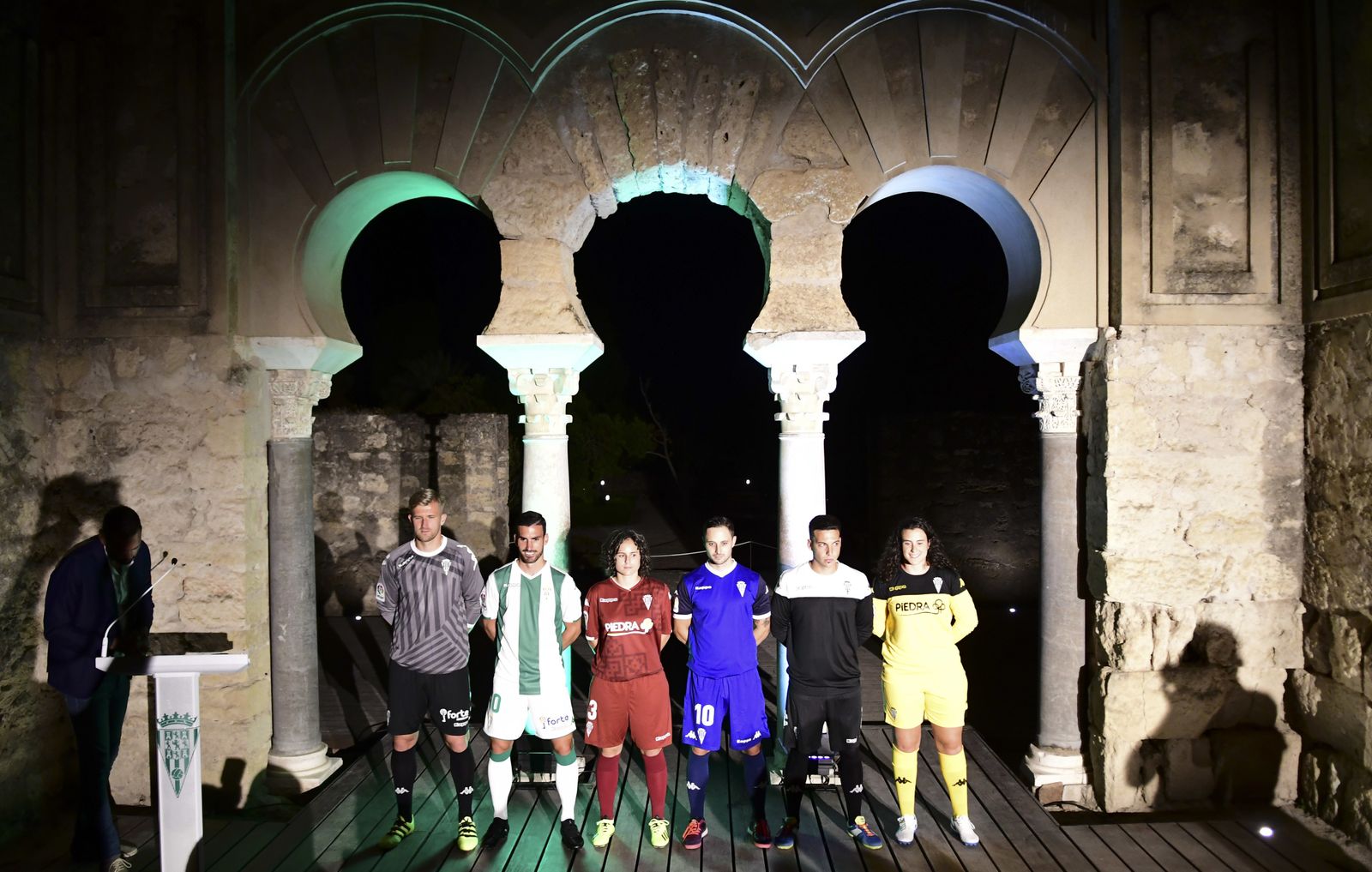 El Córdoba CF presenta sus nuevas camisetas en Medina Azahara