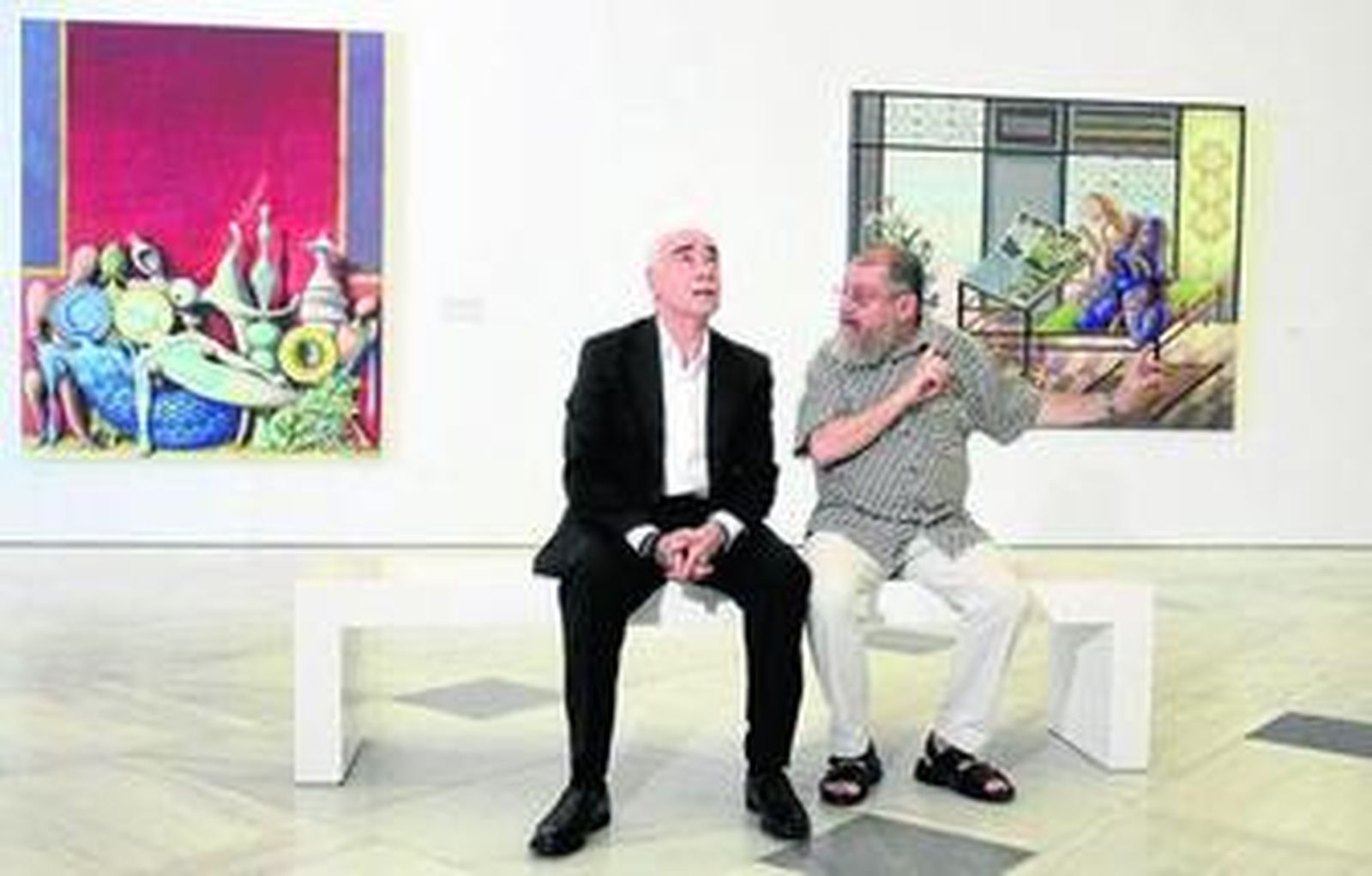 Luciano Alonso, al presentar la donación de Guillermo Pérez Villalta (a su derecha) en el CAAC.