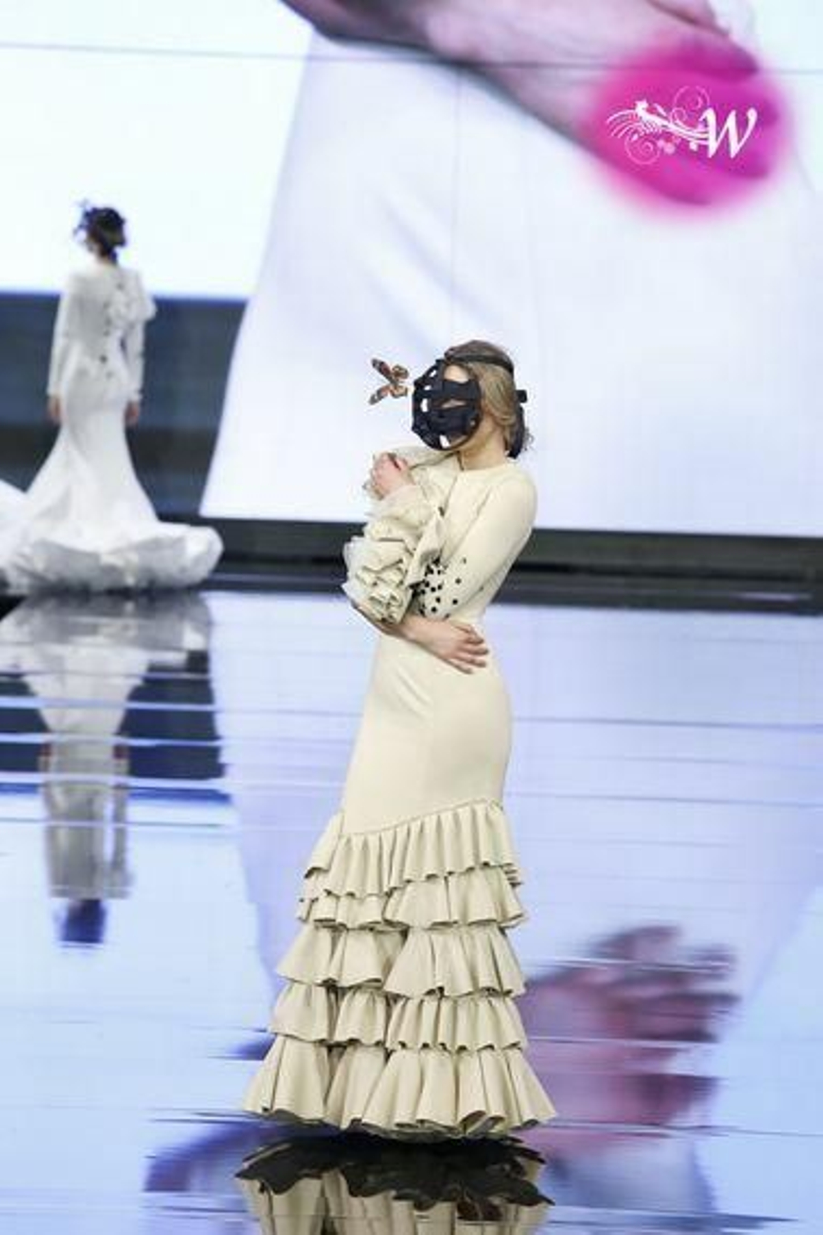 Así ha sido el desfile de Gil Ortiz en SIMOF 2020, todas las fotos de su colección de flamenca
