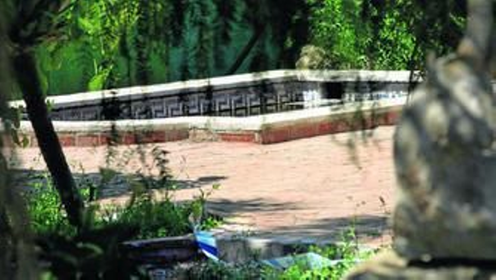 La piscina de la finca en la que apareció el cadáver de Lucía Garrido.