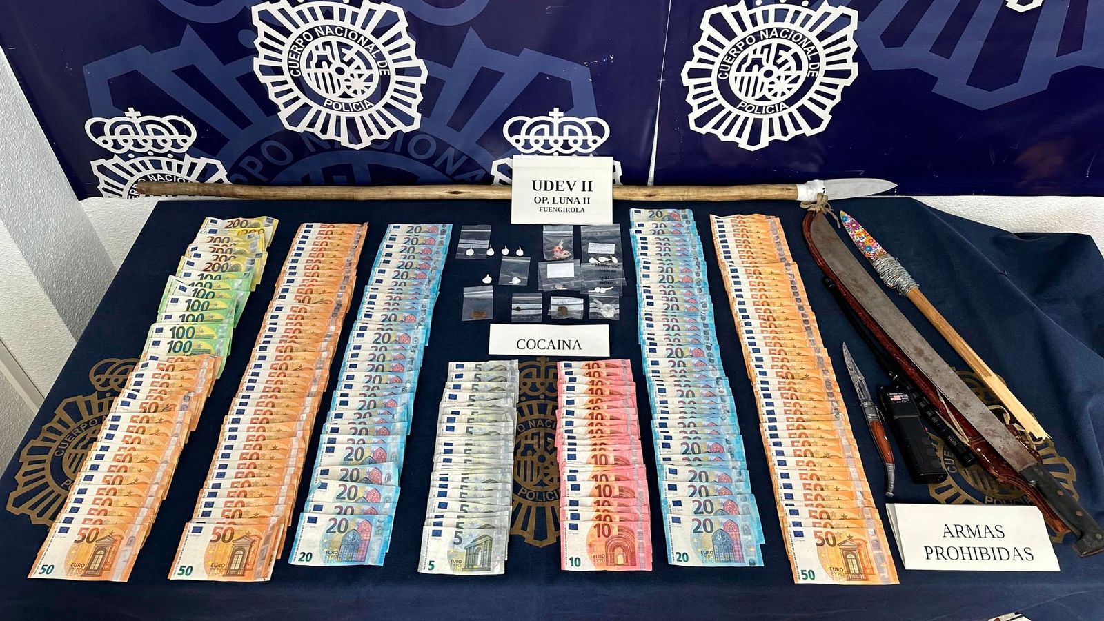 Efectos incautados en los tres puntos de venta de droga ubicados en las viviendas de Fuengirola