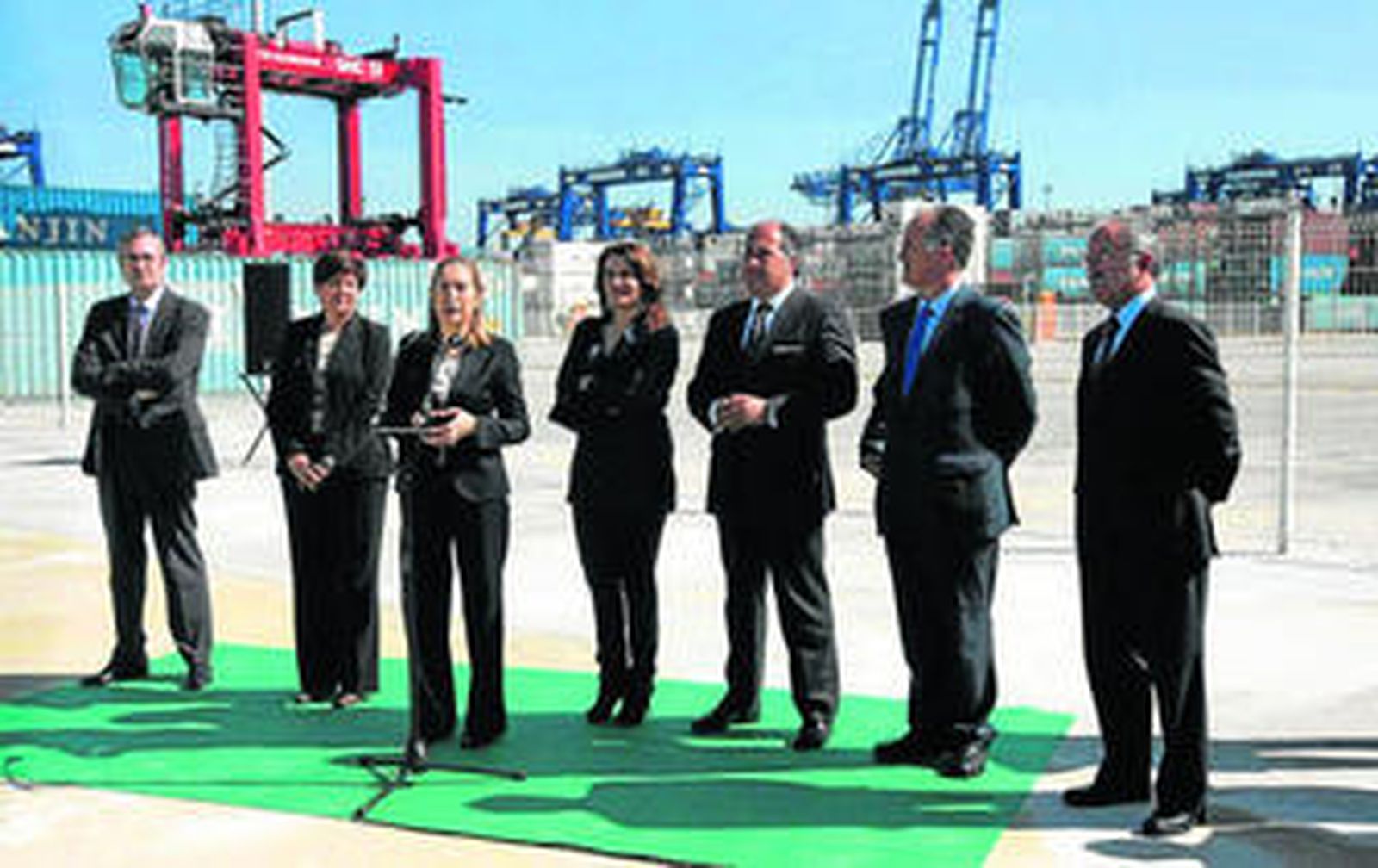 Imagen de la visita de la ministra de Fomento, Ana Pastor, el pasado 17 de marzo al Puerto Bahía de Algeciras.