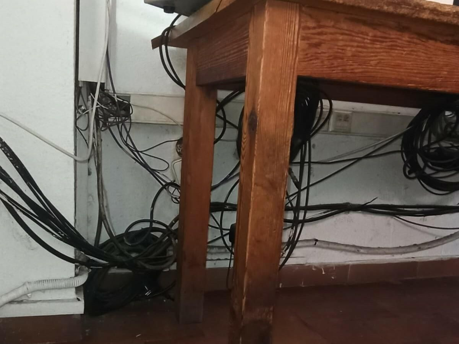 Estado que presenta el parque de bomberos de la avenida de los Custodios, en fotos