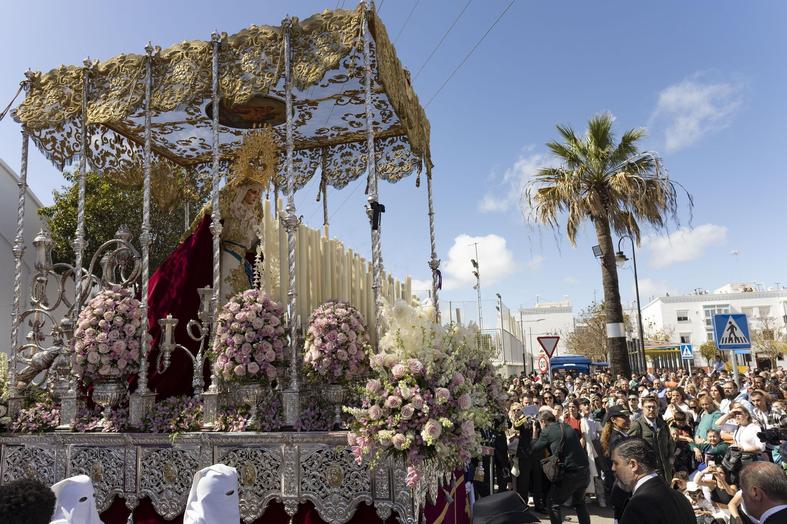 En imágenes, Gran Poder adeanta su salida y recorta su recorrido en el Miércoles Santo de la Semana Santa 2025 de San Fernando