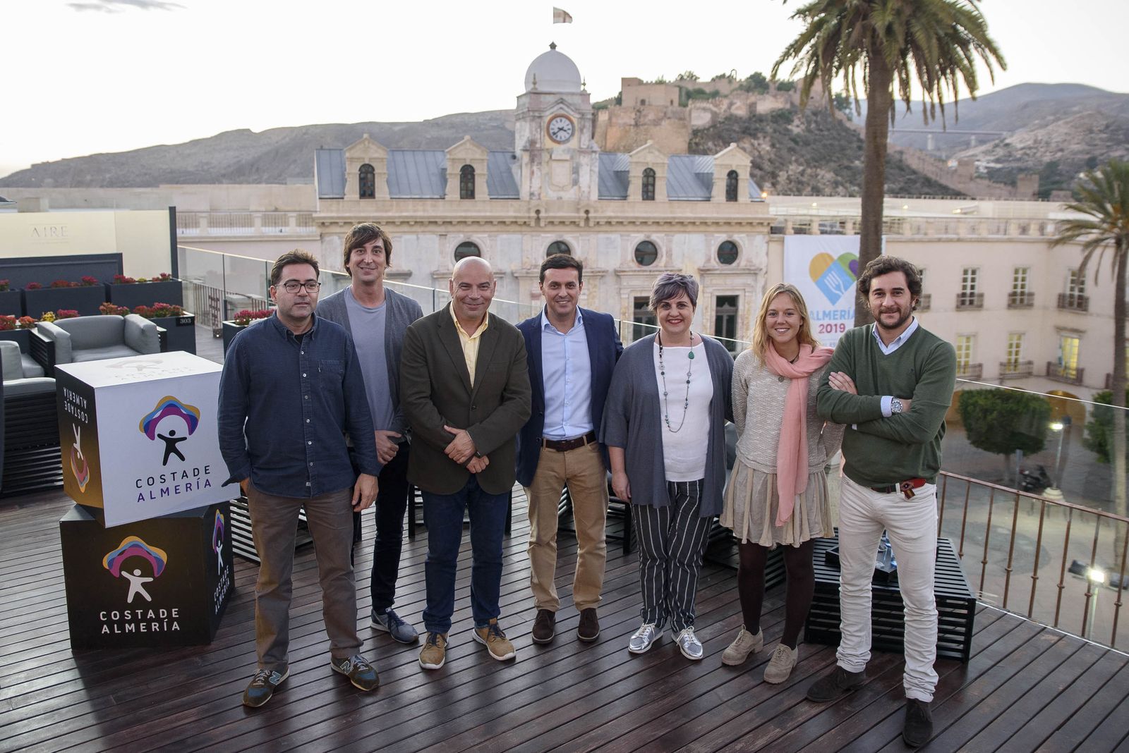 El vicepresidente de la Diputación, Javier A. García, junto a los directivos de las distintas plataformas.