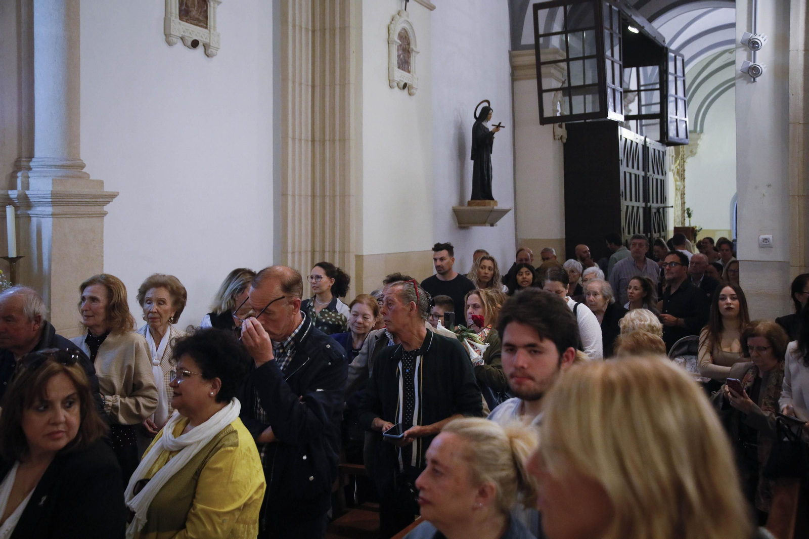 Así fue el Lignum Crucis en la Iglesia San Sebastián, en imágenes