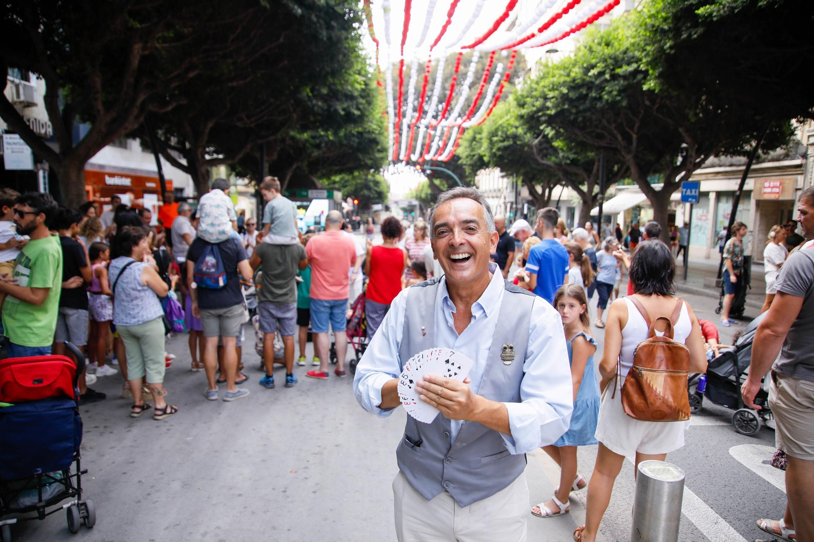 Las mejores imágenes del espectáculo 'Magia en la Calle' en el Paseo de Almería