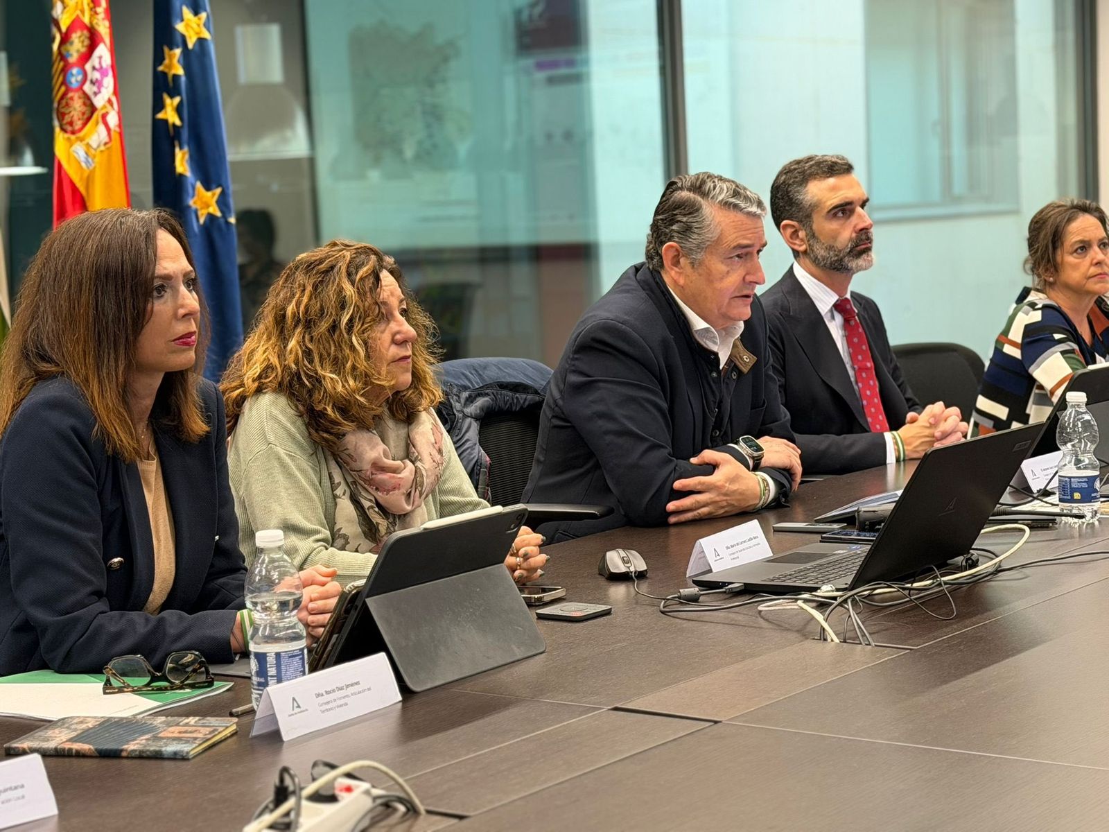 Los consejeros Rocío Díaz, Carmen Castillo, Antonio Sanz, Ramón Fernández-Pacheco y Catalina García en el Comité Asesor del Plan de Emergencia ante Inundaciones.